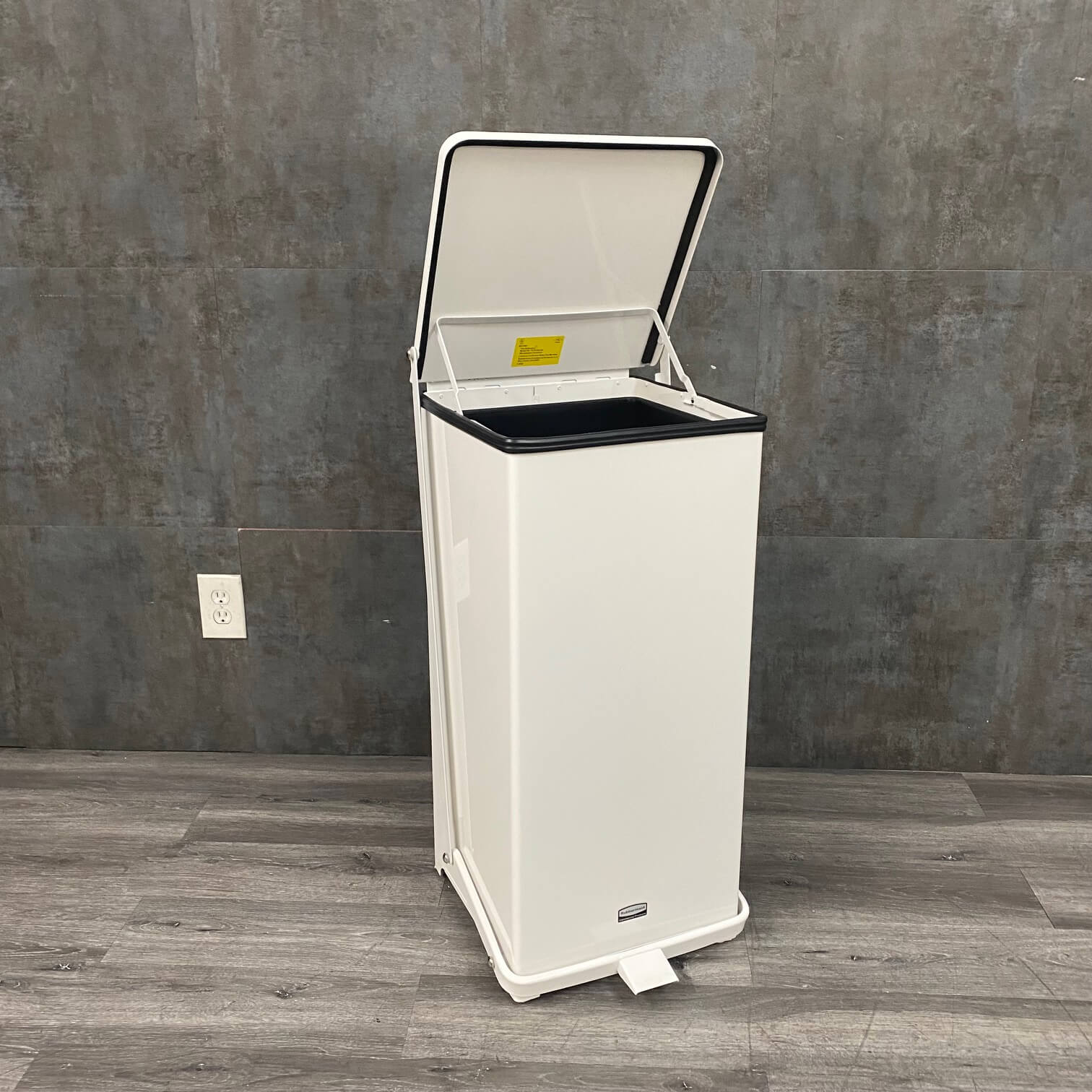 Rubbermaid Defender Medical Trash Can - – Angelus Medical and Optical
