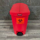 Rubbermaid Streamline Resin end Step On Trash can