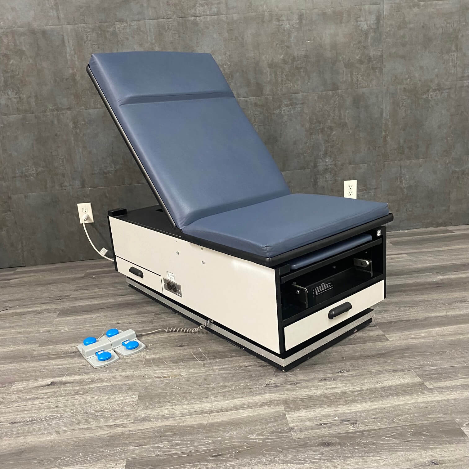 Powermatic Exam Table,Wheelchair accessible table,Hausmann Angelus