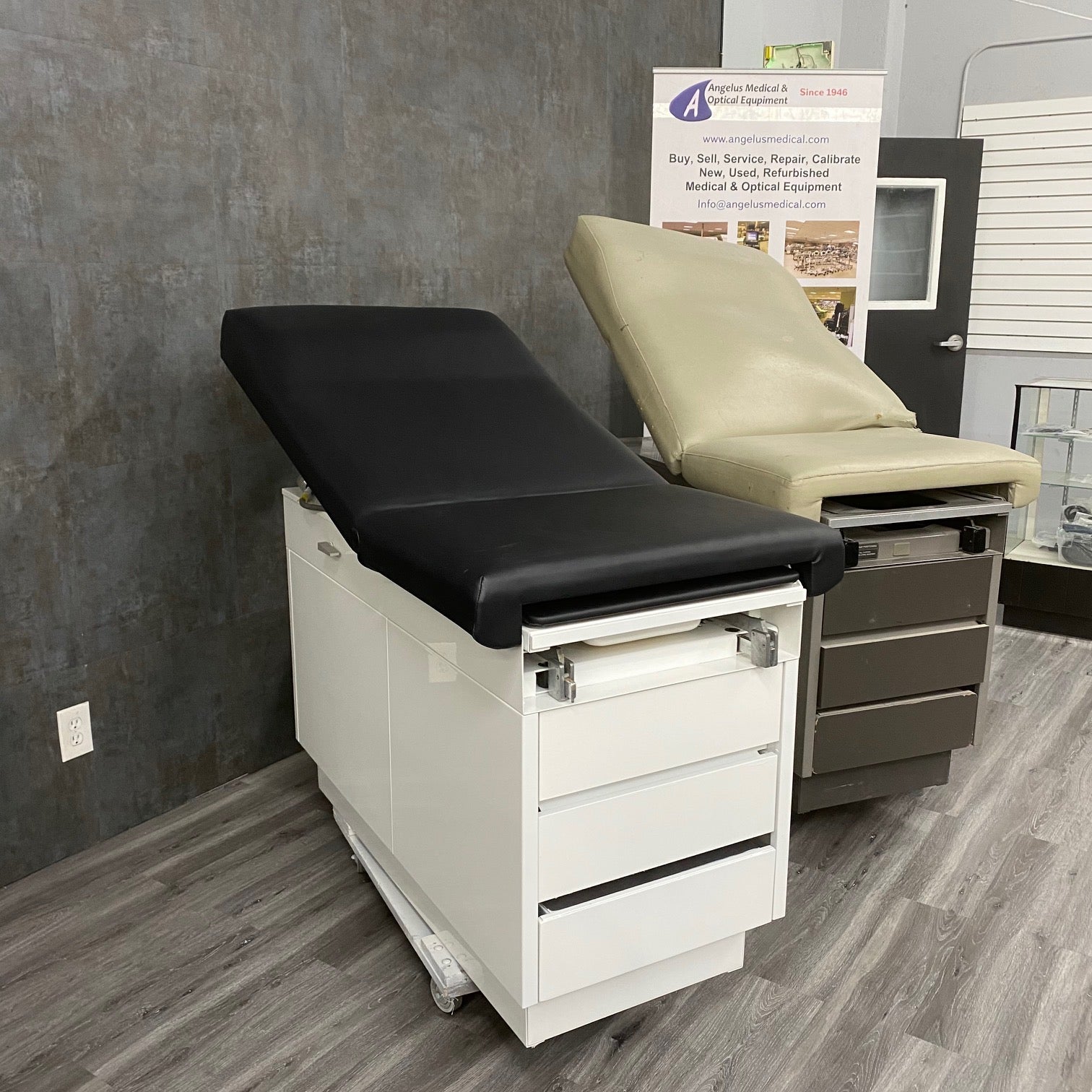 Exam Table Upholstery at Angelus Medical