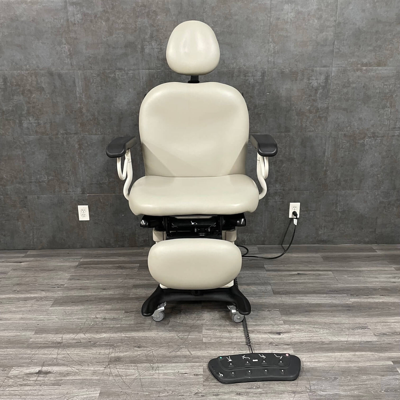 ADA Compliant Exam Chairs & Exam Tables for Medical Clinics