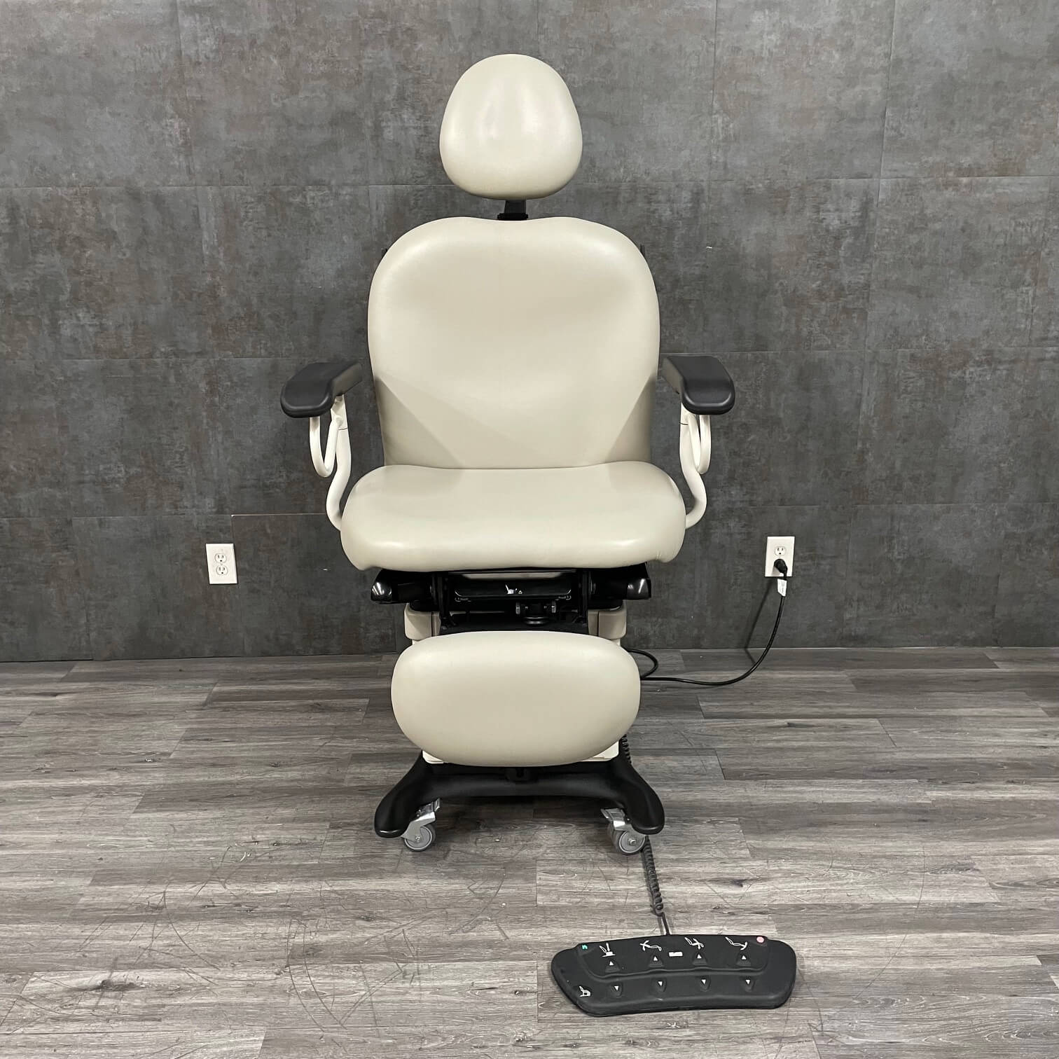 ADA Compliant table near me, ADA Compliant chair