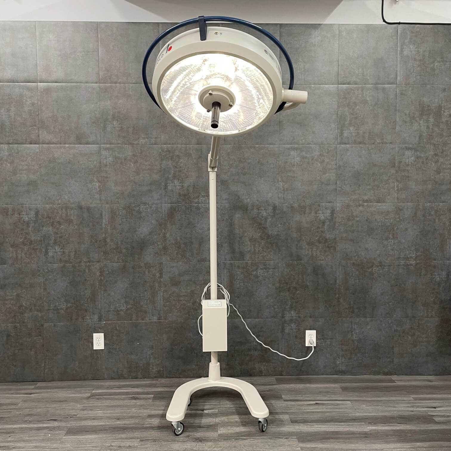 medical procedure light supplier near me