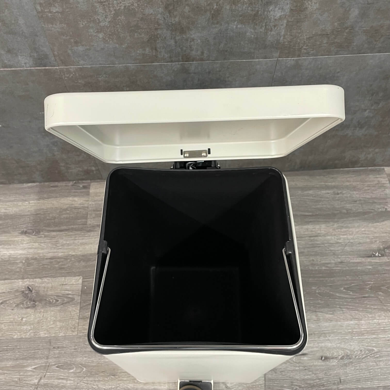 Medical Step-On Trash Can with Plastic Liner