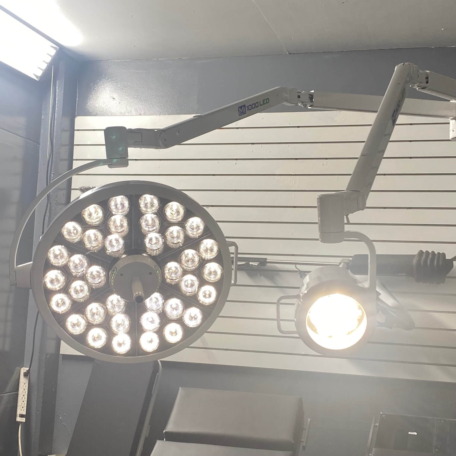 Bovie MI1000 LED Surgical Light