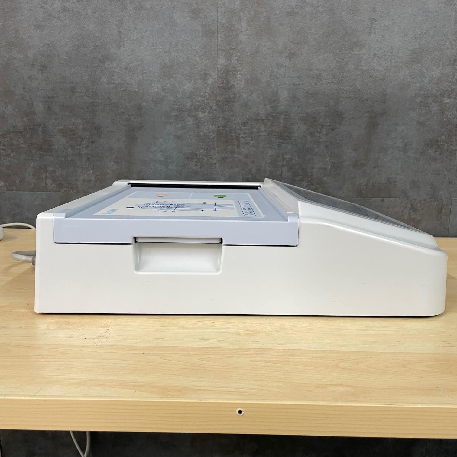 Burdick ELI 280 EkG
