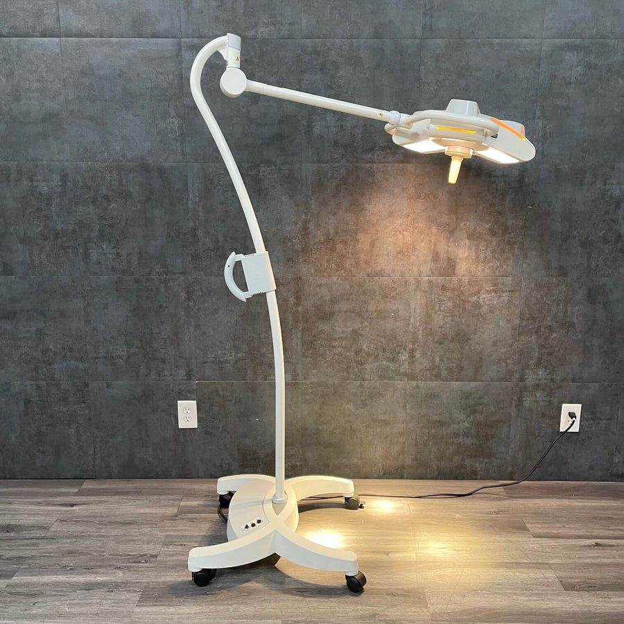 Burton AIM 100 Surgical Light -