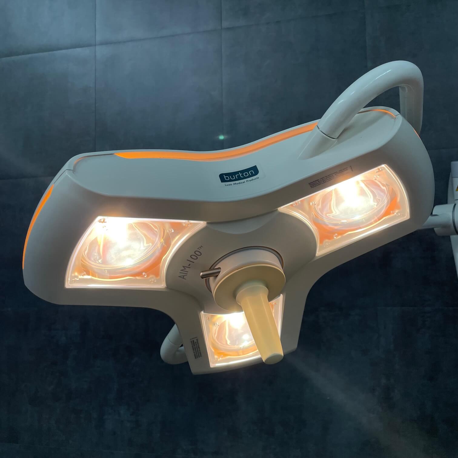 Burton AIM 100 Surgical Light with Mobile Stand | Surgical Light