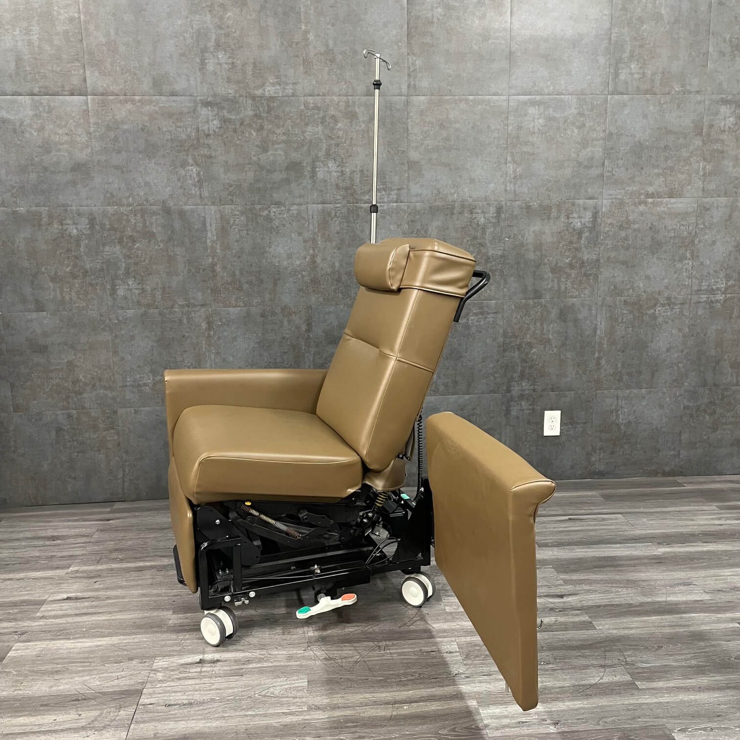 Best clinical recliner for healthcare facilities for sale
