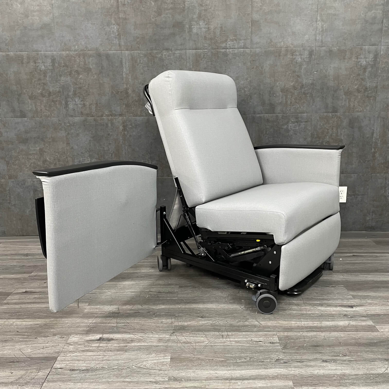 Refurbished manual clinical recliner price