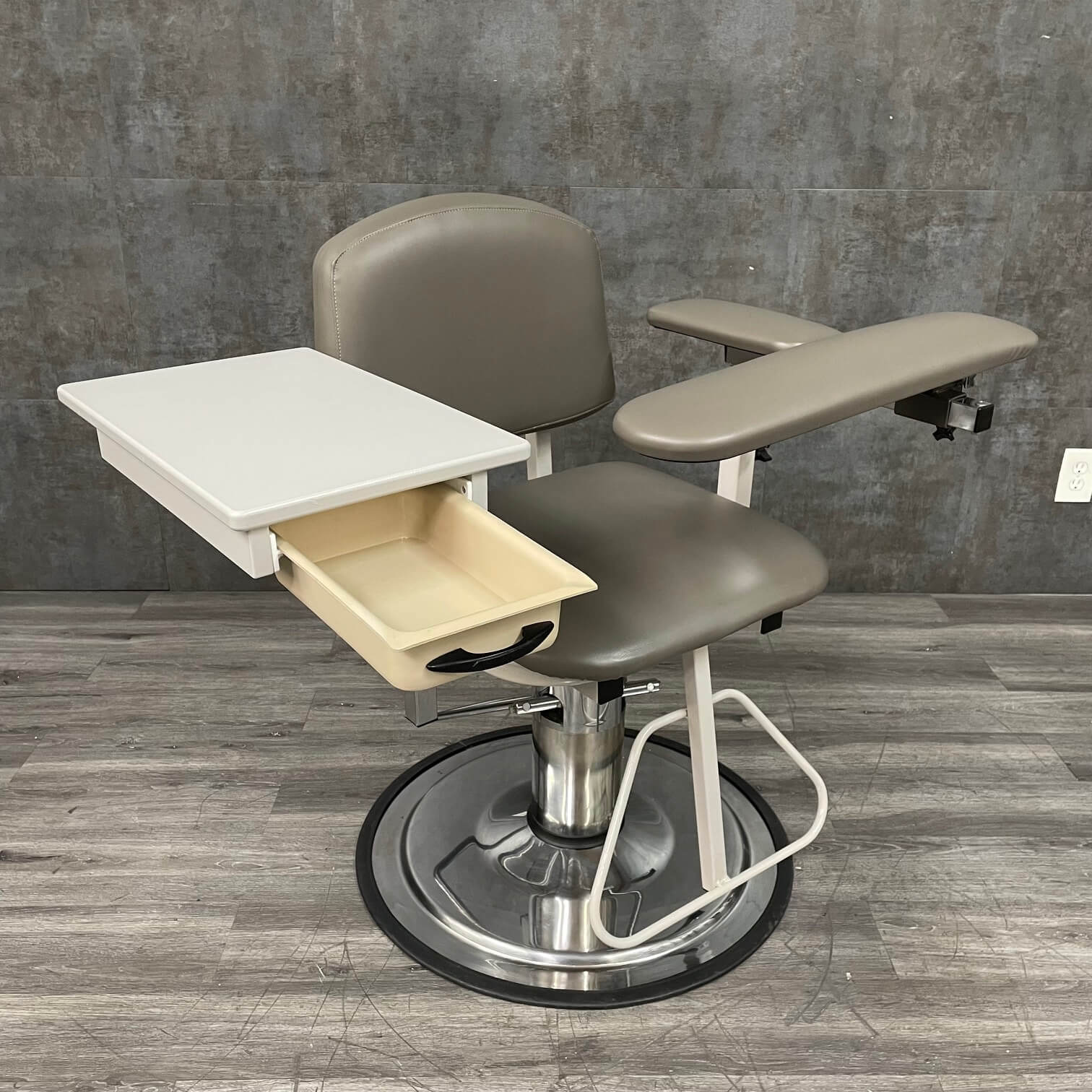 Clinton Padded Hydraulic Blood Draw Chair 