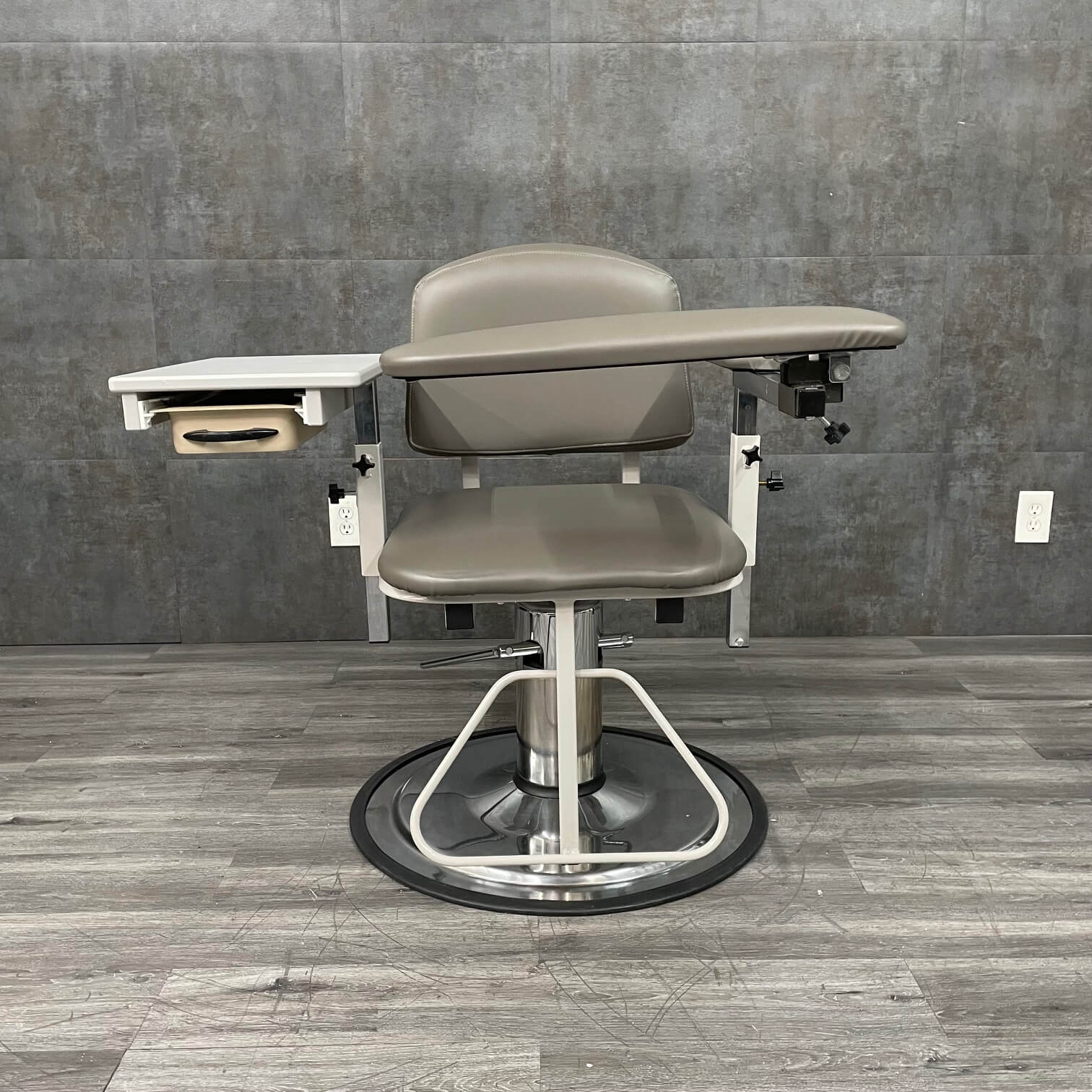 Clinton Padded Hydraulic Blood Draw Chair 