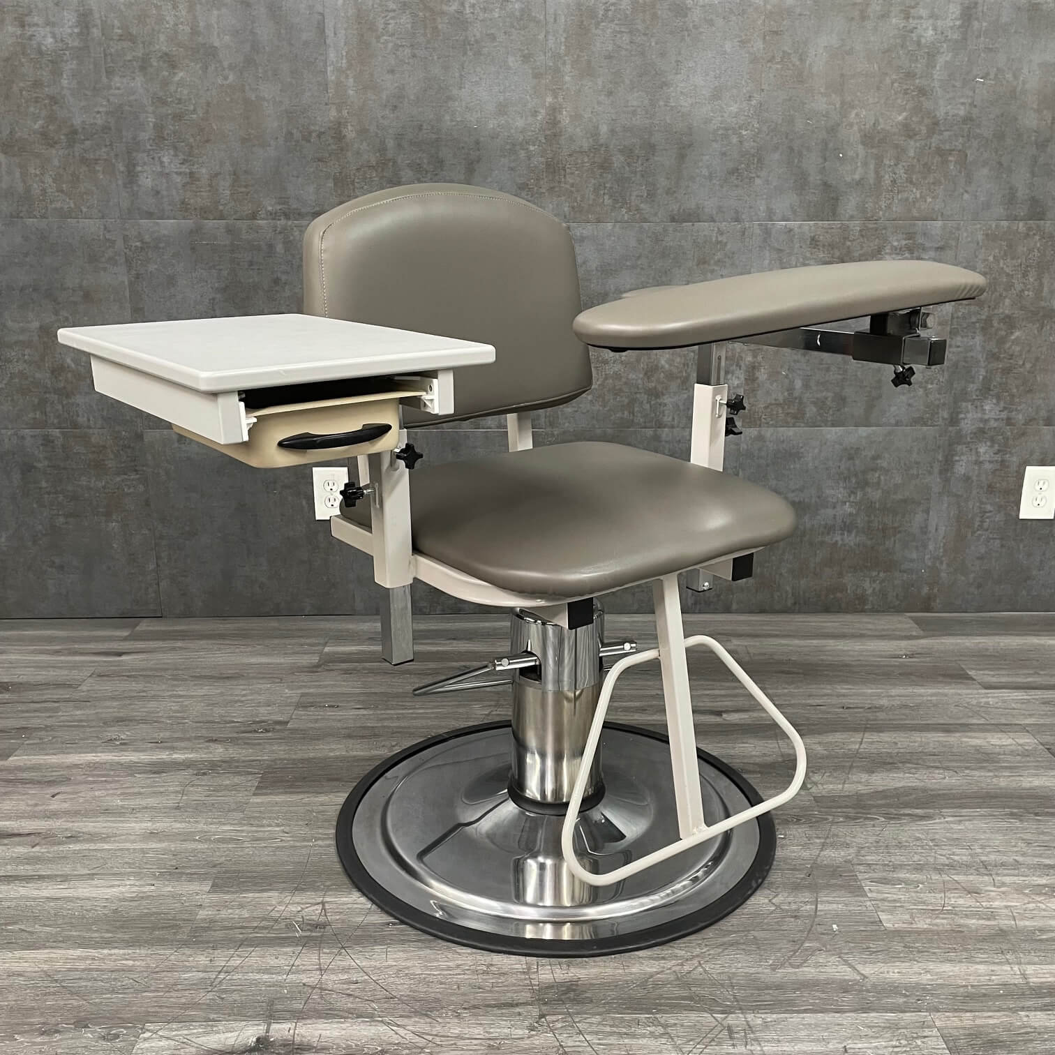 Clinton Padded Hydraulic Blood Draw Chair 