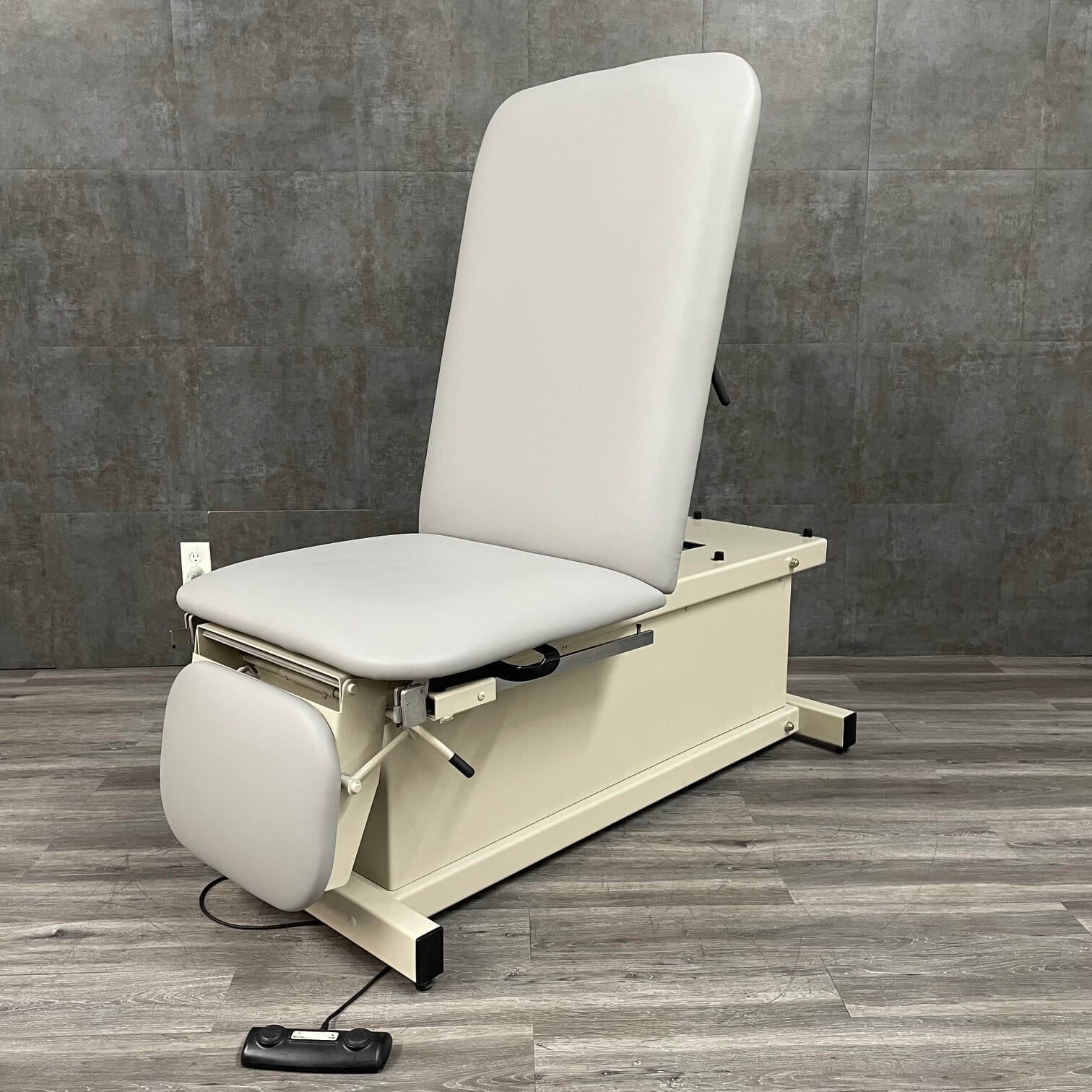 Clinton 81360 Power exam table
