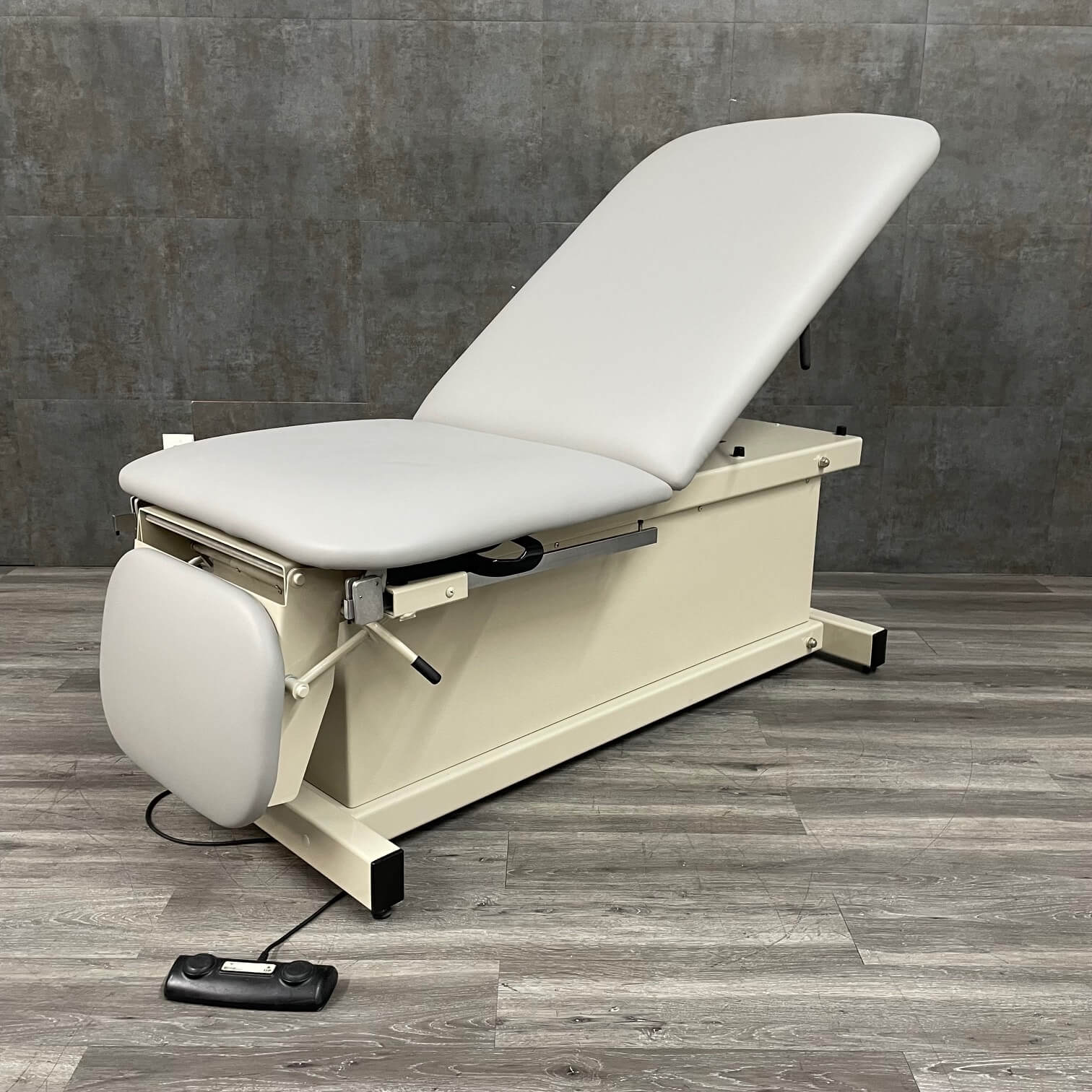 Clinton 81360 Power exam table