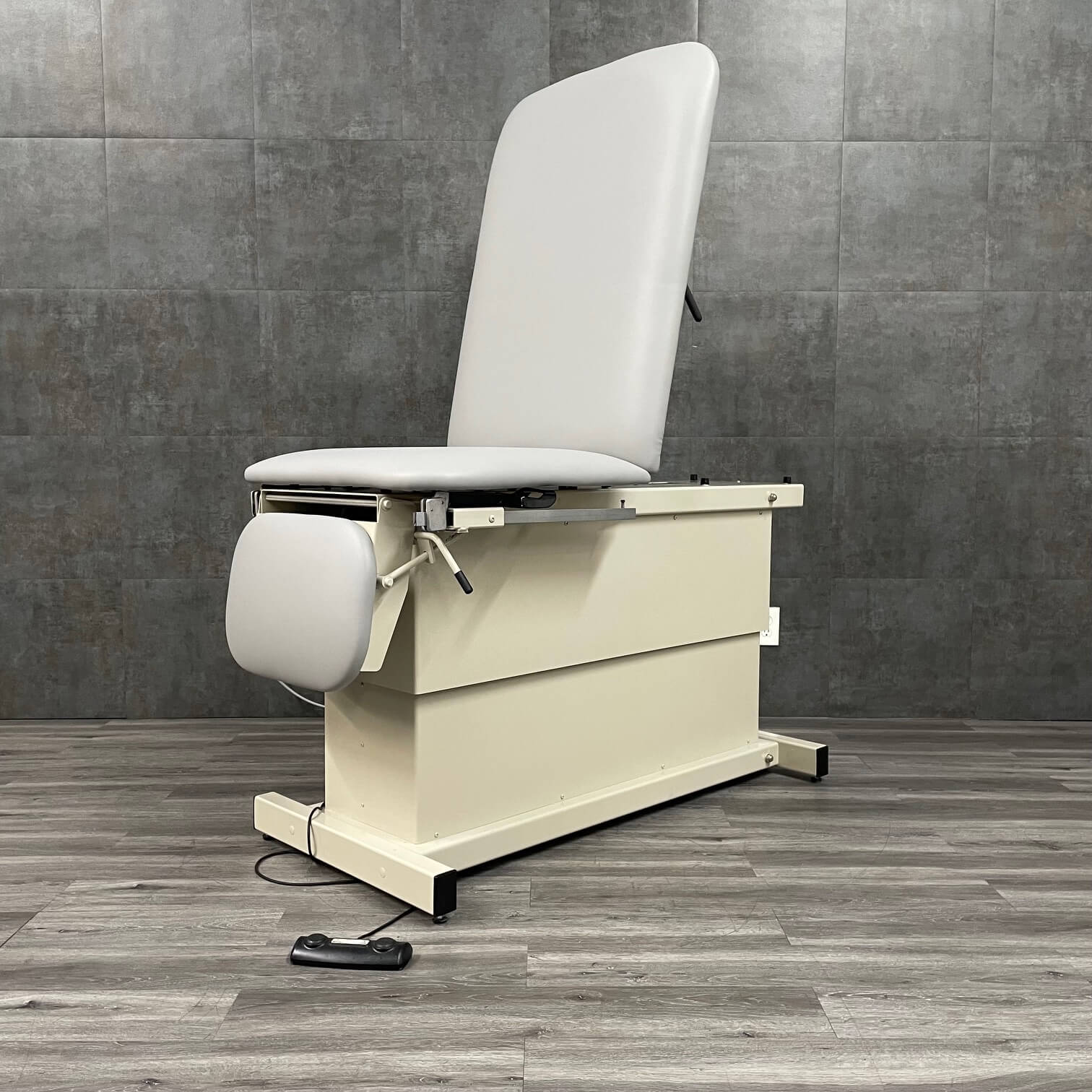 Clinton 81360 Power exam table