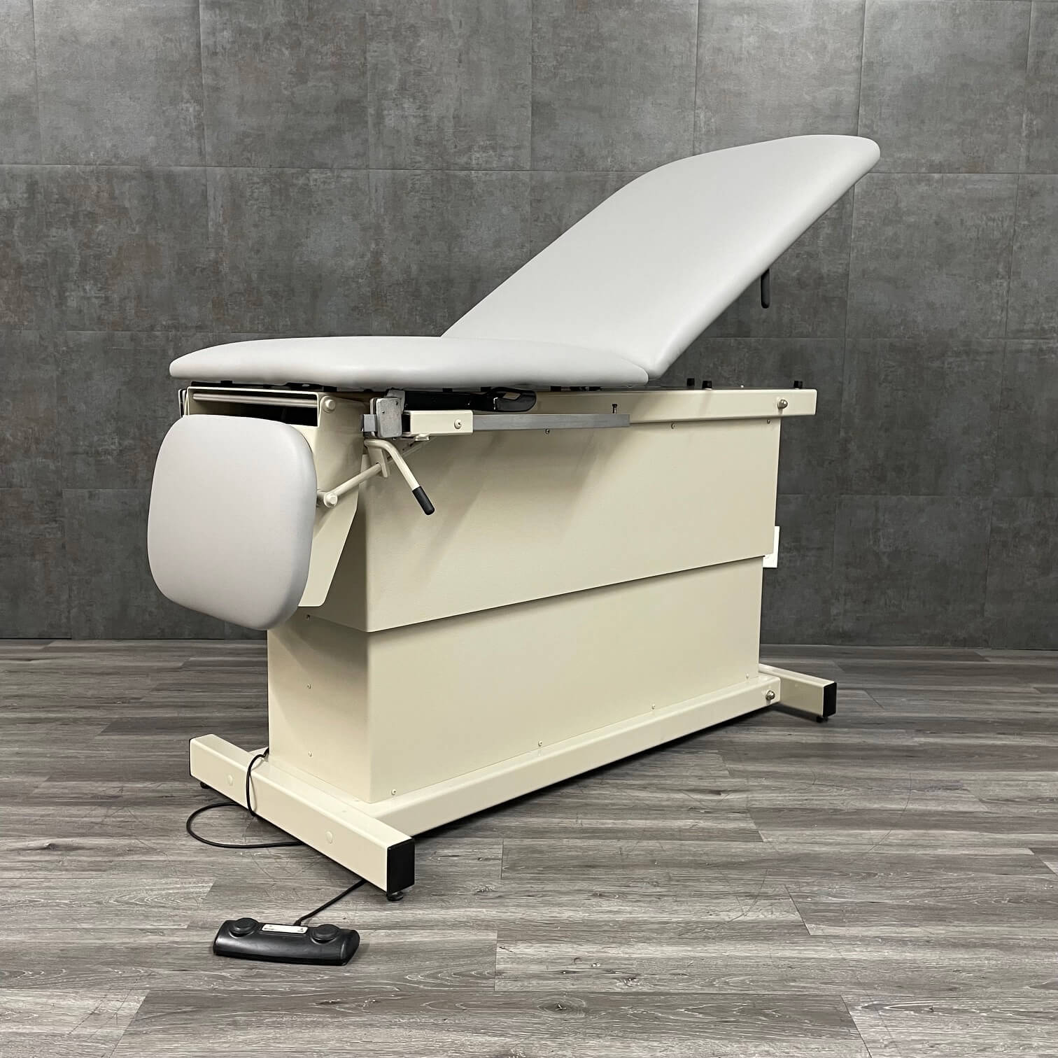 Clinton 81360 Power exam table