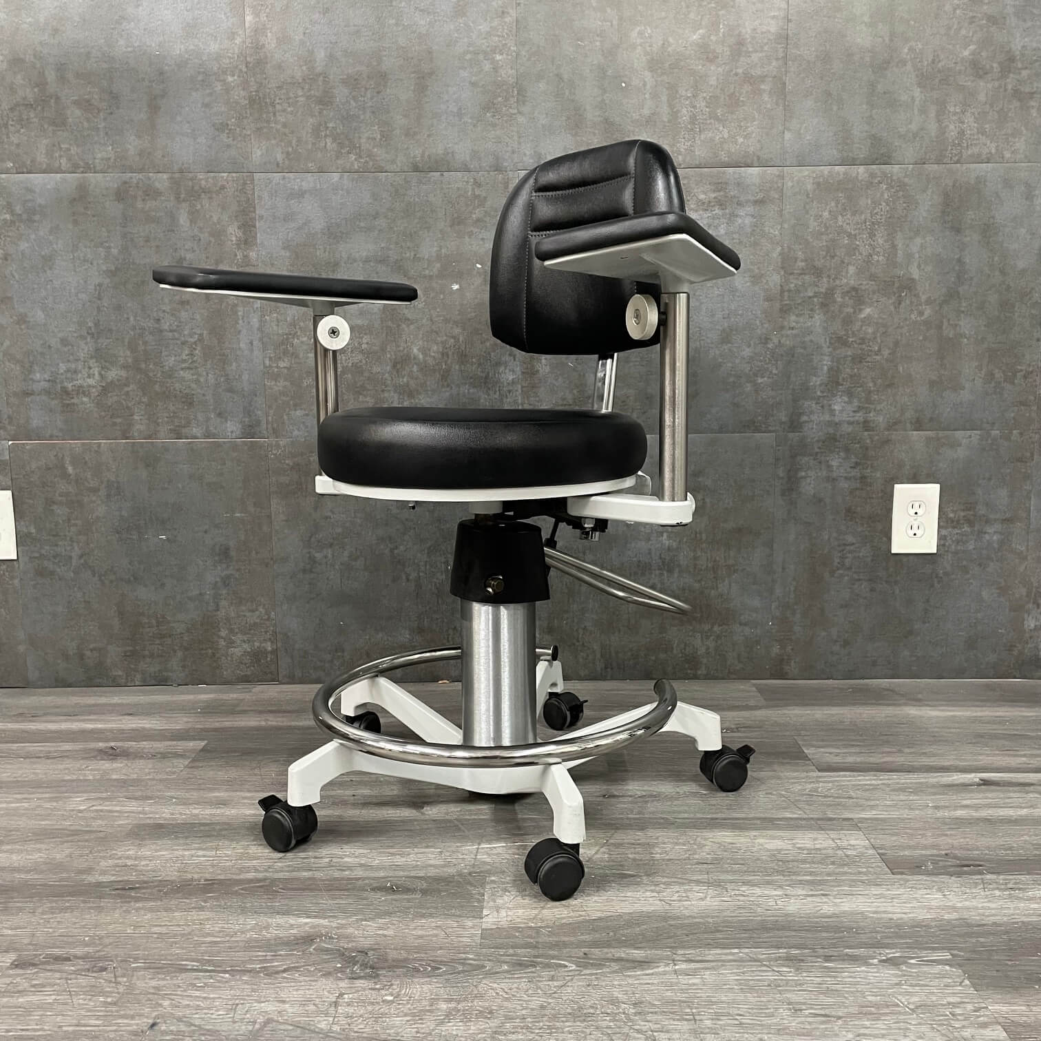 Dexta surgical Stool Price