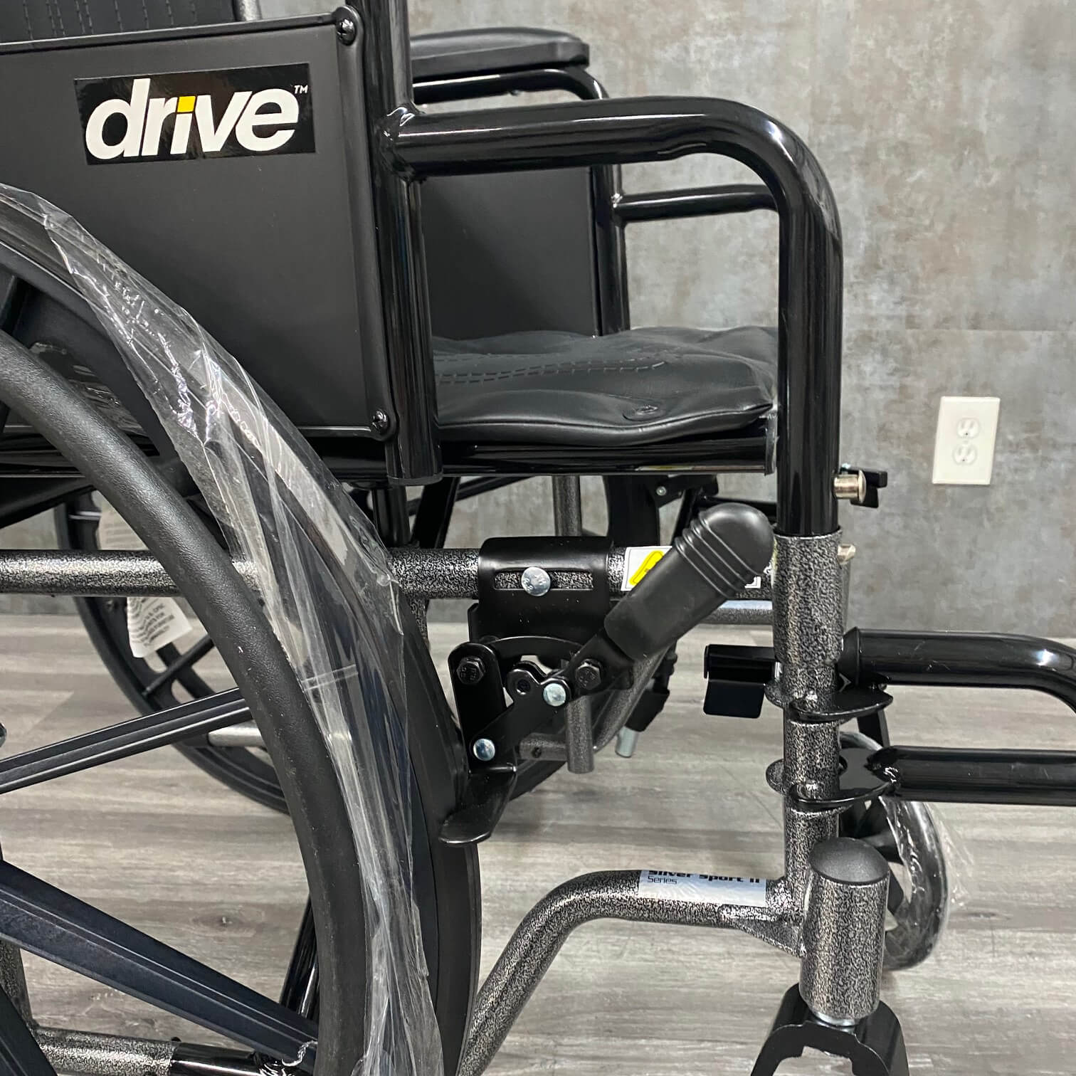 Driving Wheelchar Drive Silver Sport 2 Wheelchair