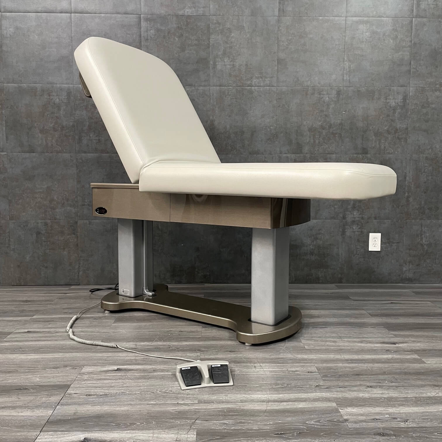 Earthlite Medical Exam Table - – Angelus Medical and Optical