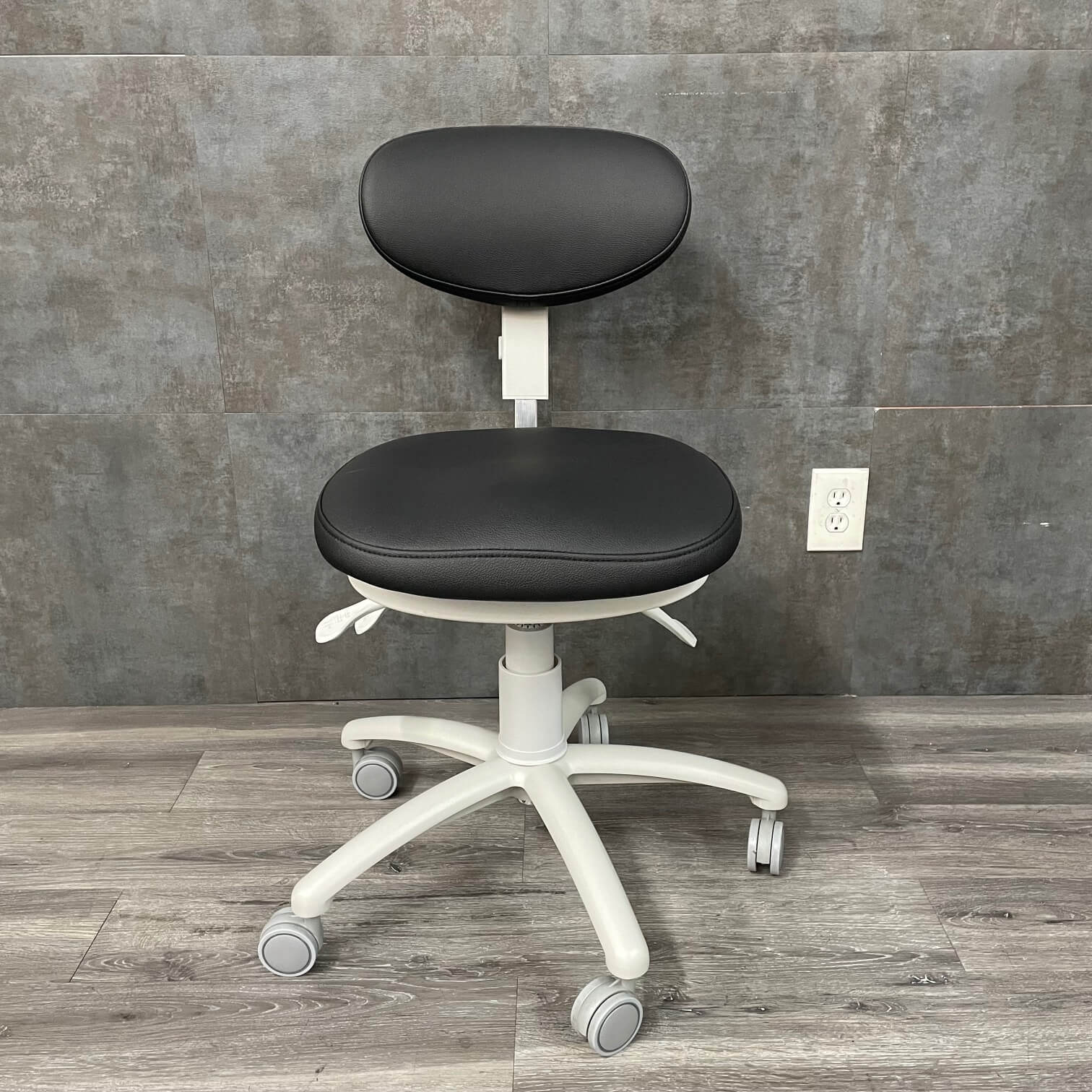Silver Fox Ultimate Physician Stool with Tilt - – Angelus Medical and ...
