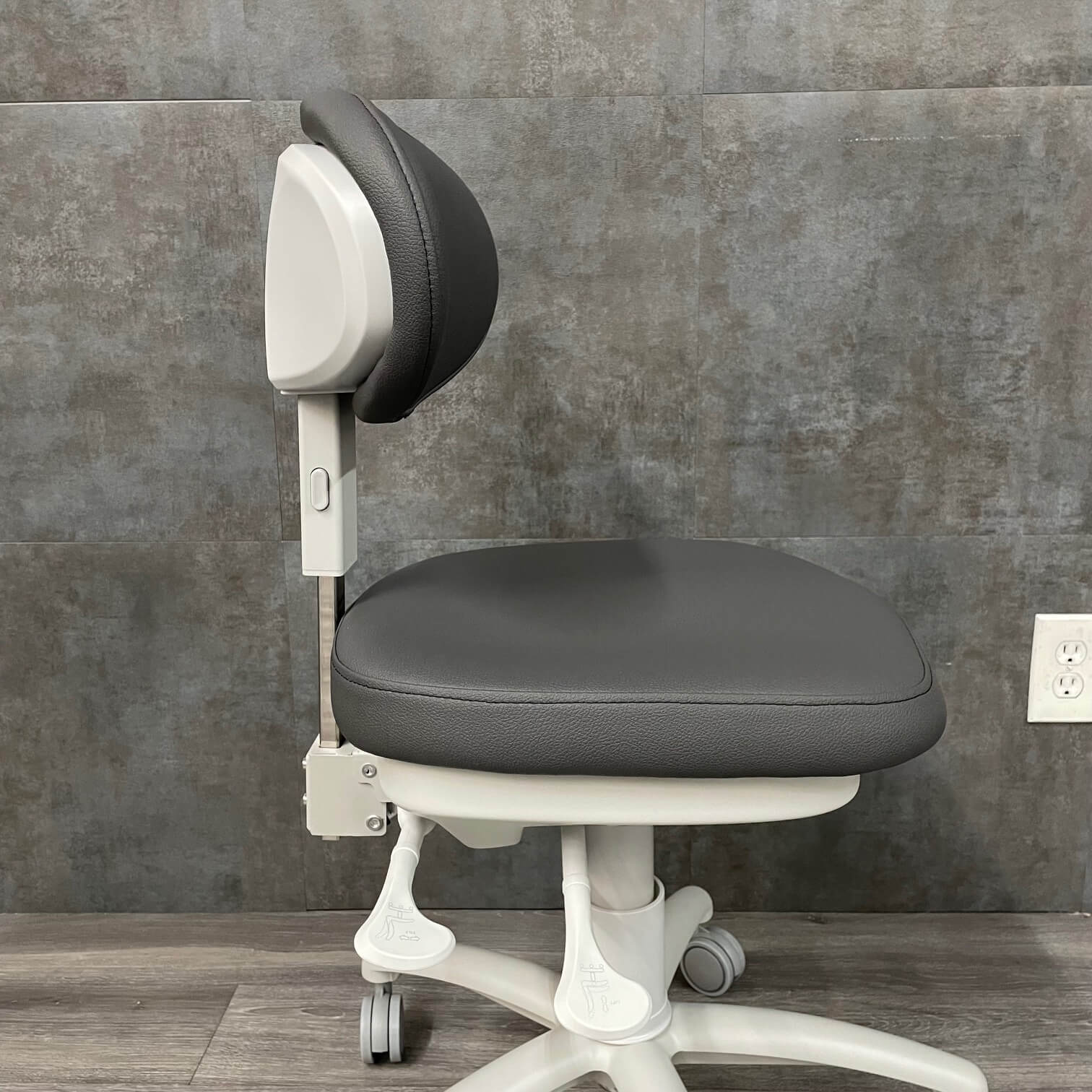 Silver Fox Ultimate Physician Stool with Tilt - – Angelus Medical and ...