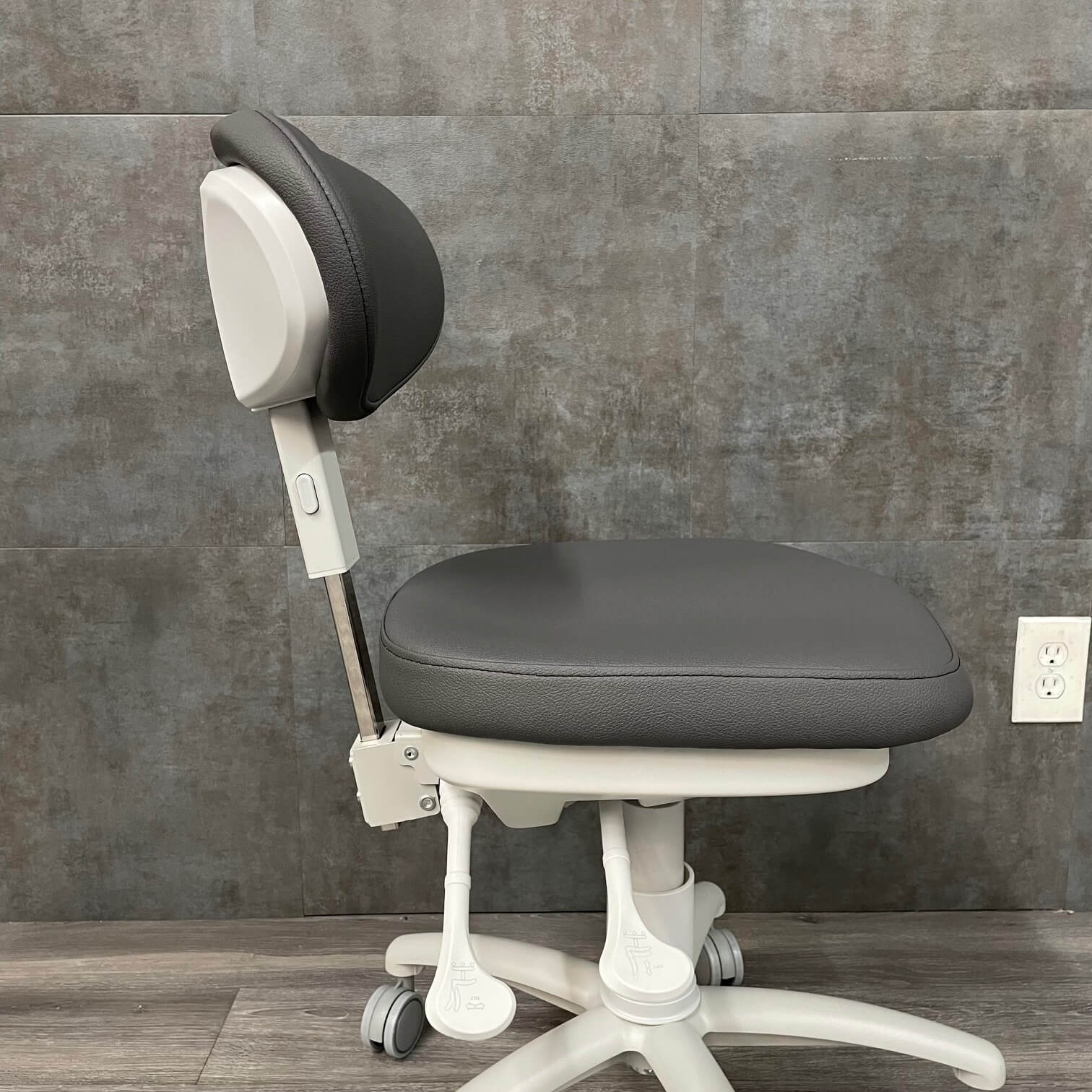 Silver Fox Ultimate Physician Stool with Tilt - – Angelus Medical and ...
