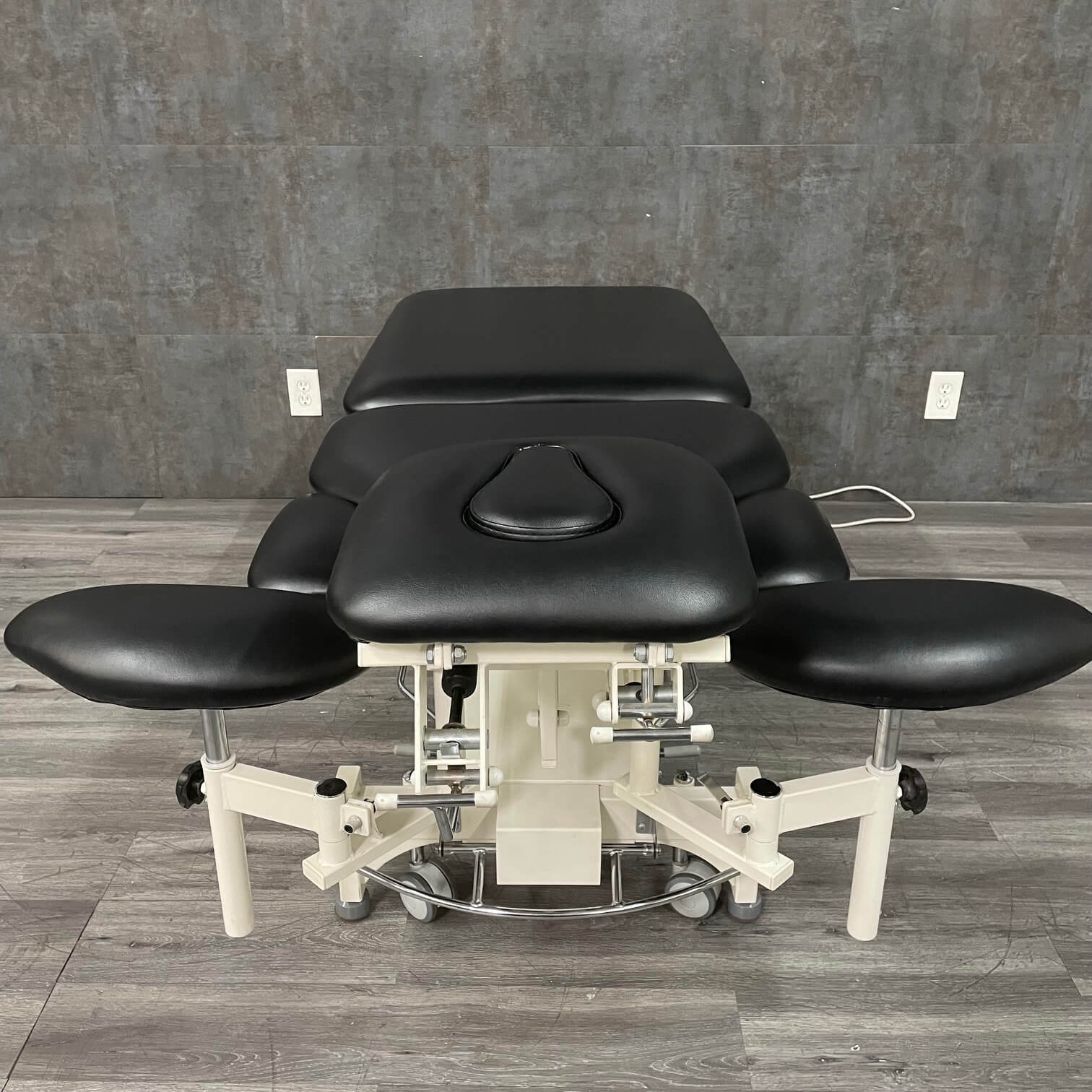 Everyway Medical CA100 Physical and Treatment Table