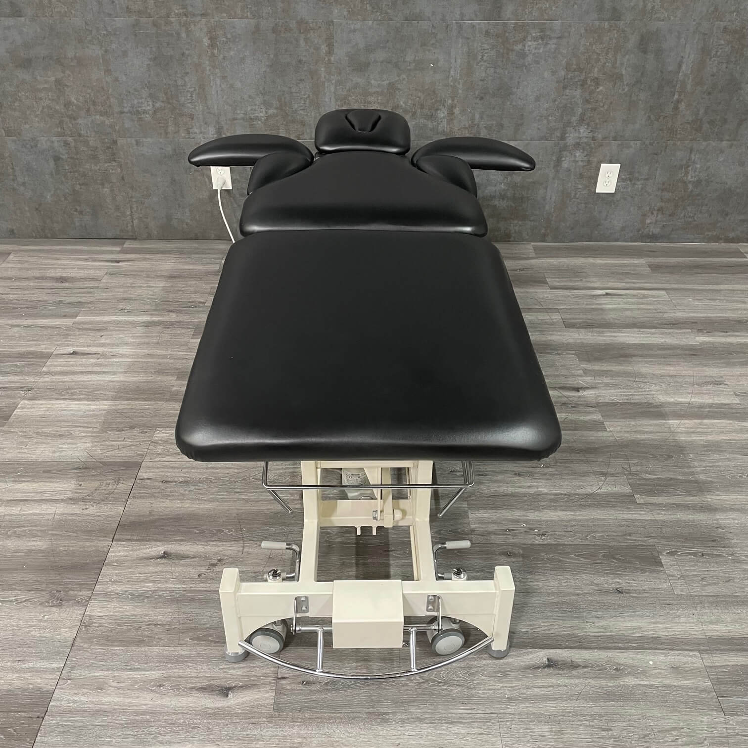 Everyway Medical CA100 Physical and Treatment Table