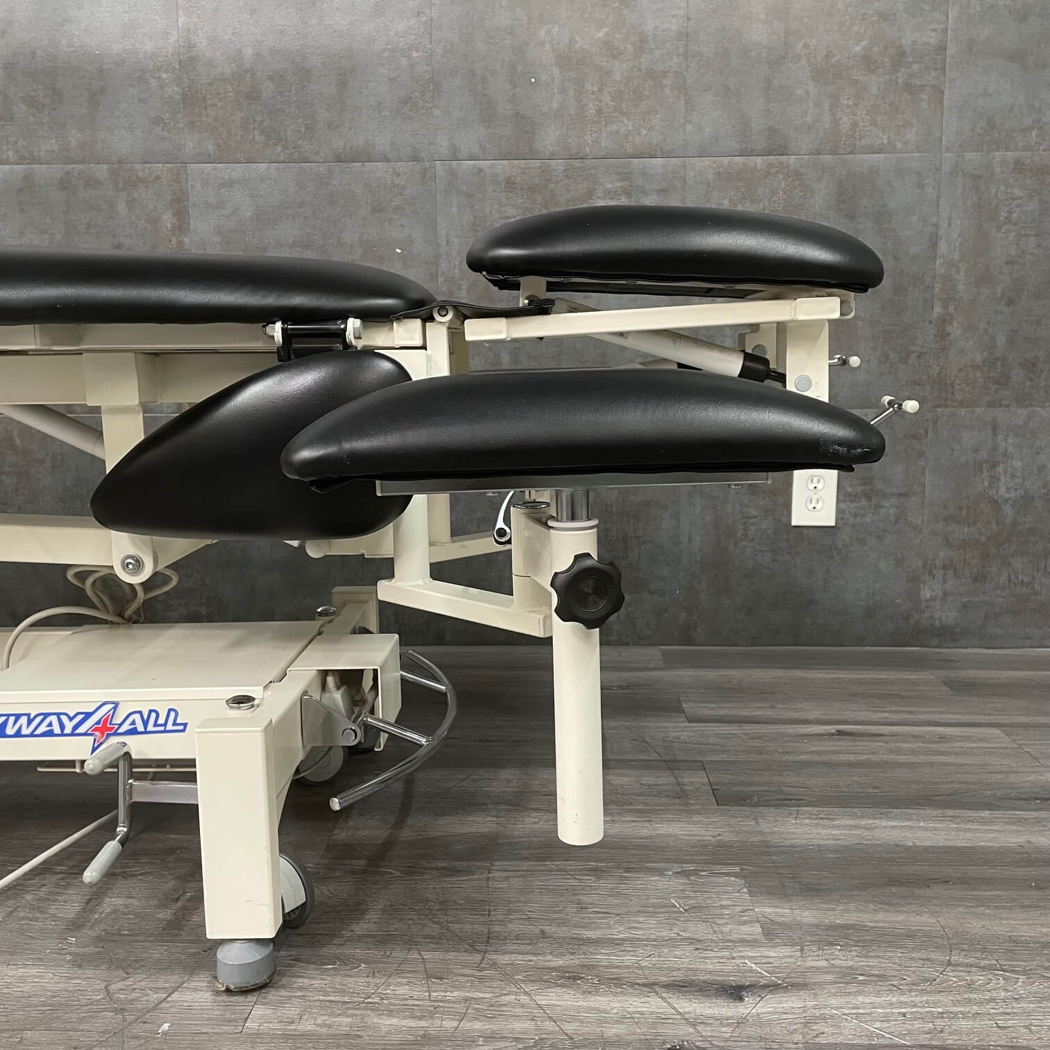 Everyway Medical CA100 Physical and Treatment Table