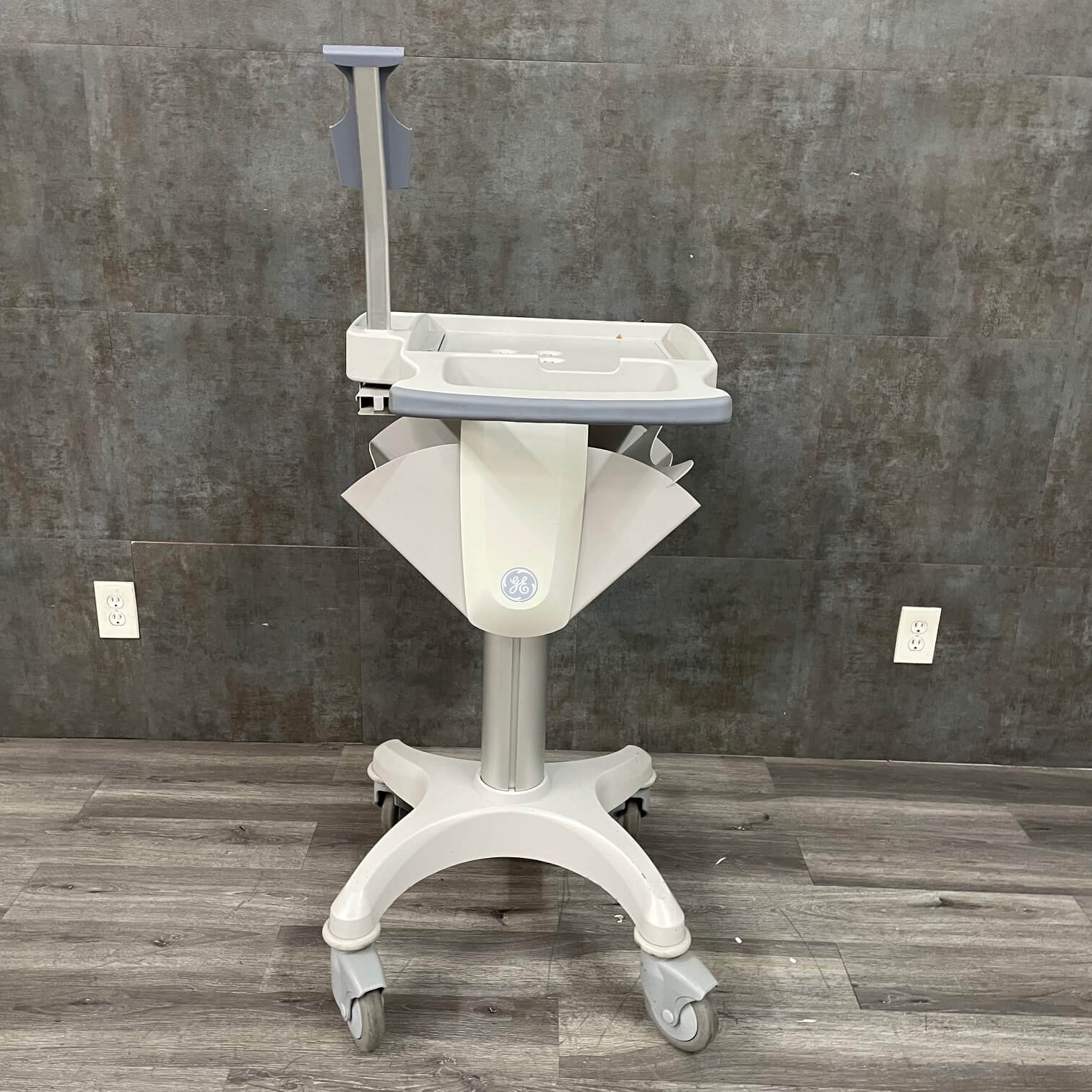 GE Mac 5000 Trolley
