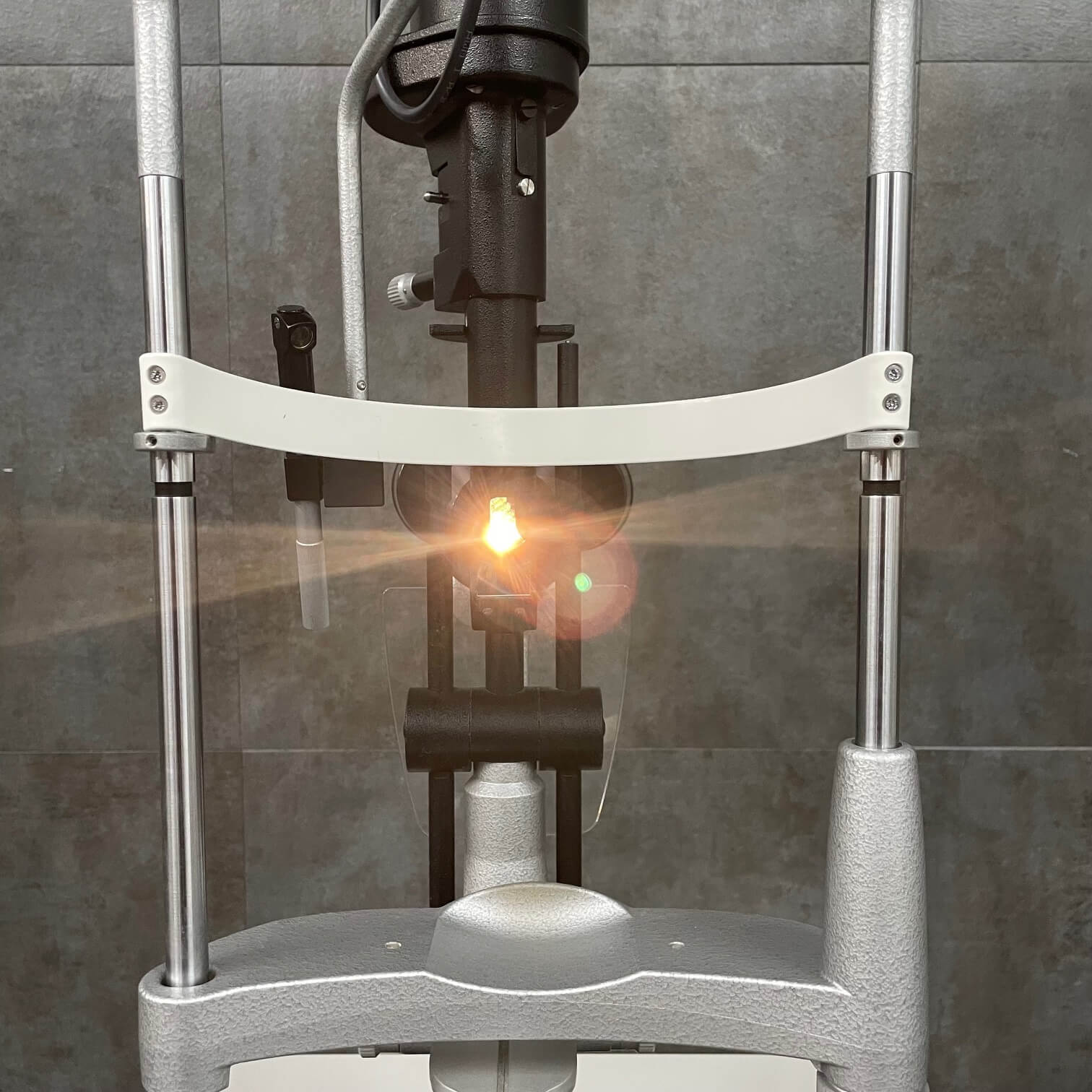 Buy Haag Streit BM 900 Slit Lamp  closeup view near me