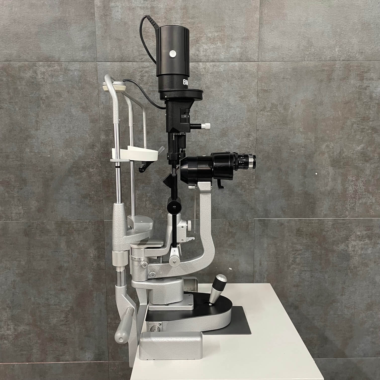 Haag Streit BM 900 Slit Lamp - Side Ciew - Price