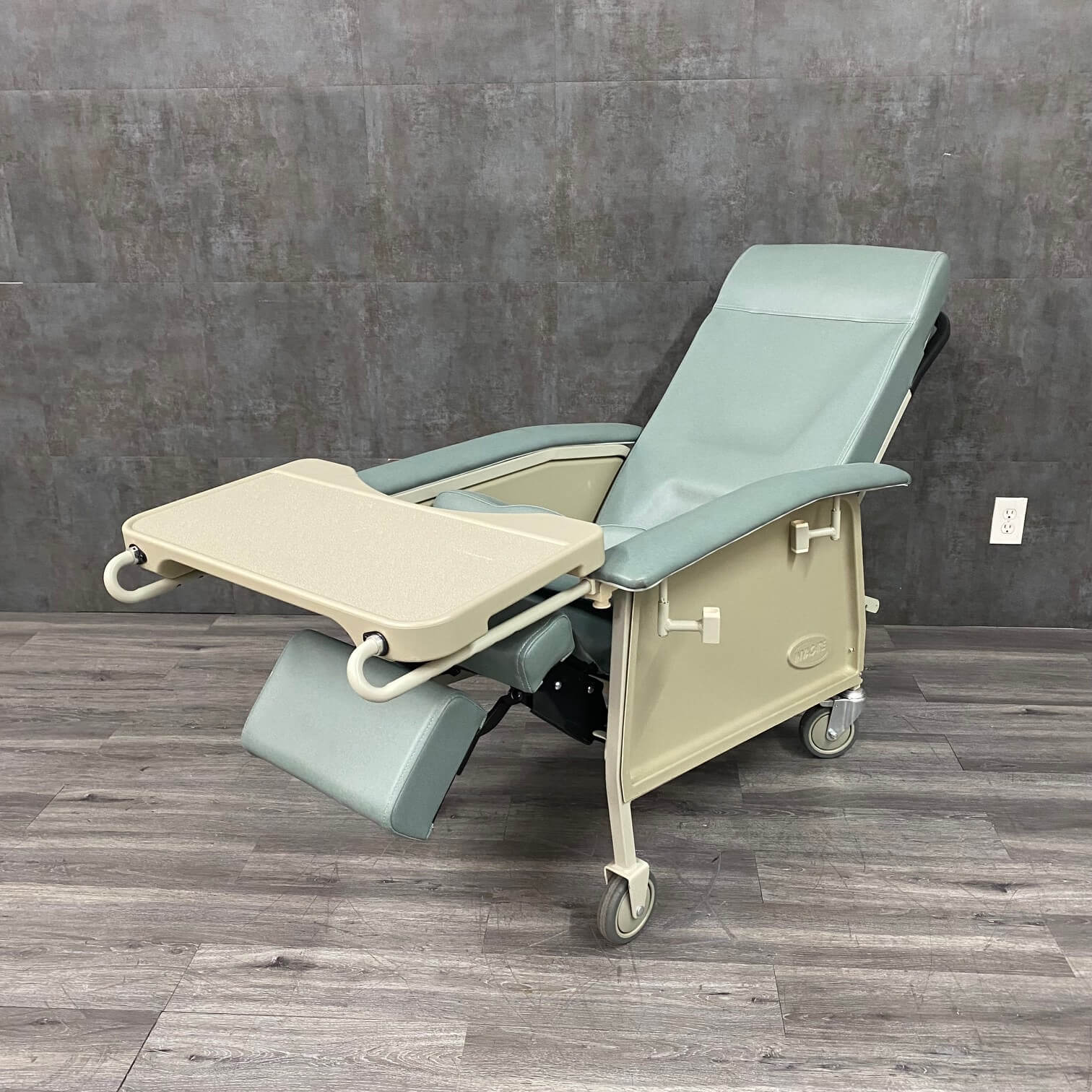 Invacare IH 6065A Recliner