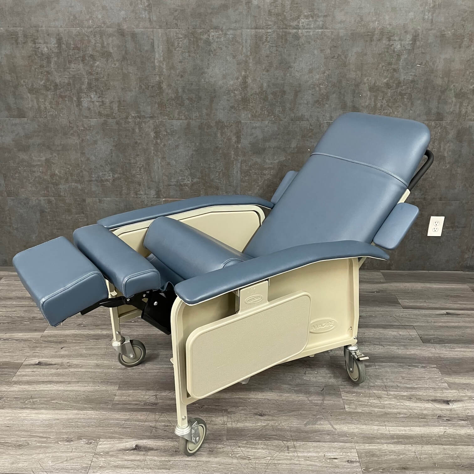 Invacare Clinical Recliner