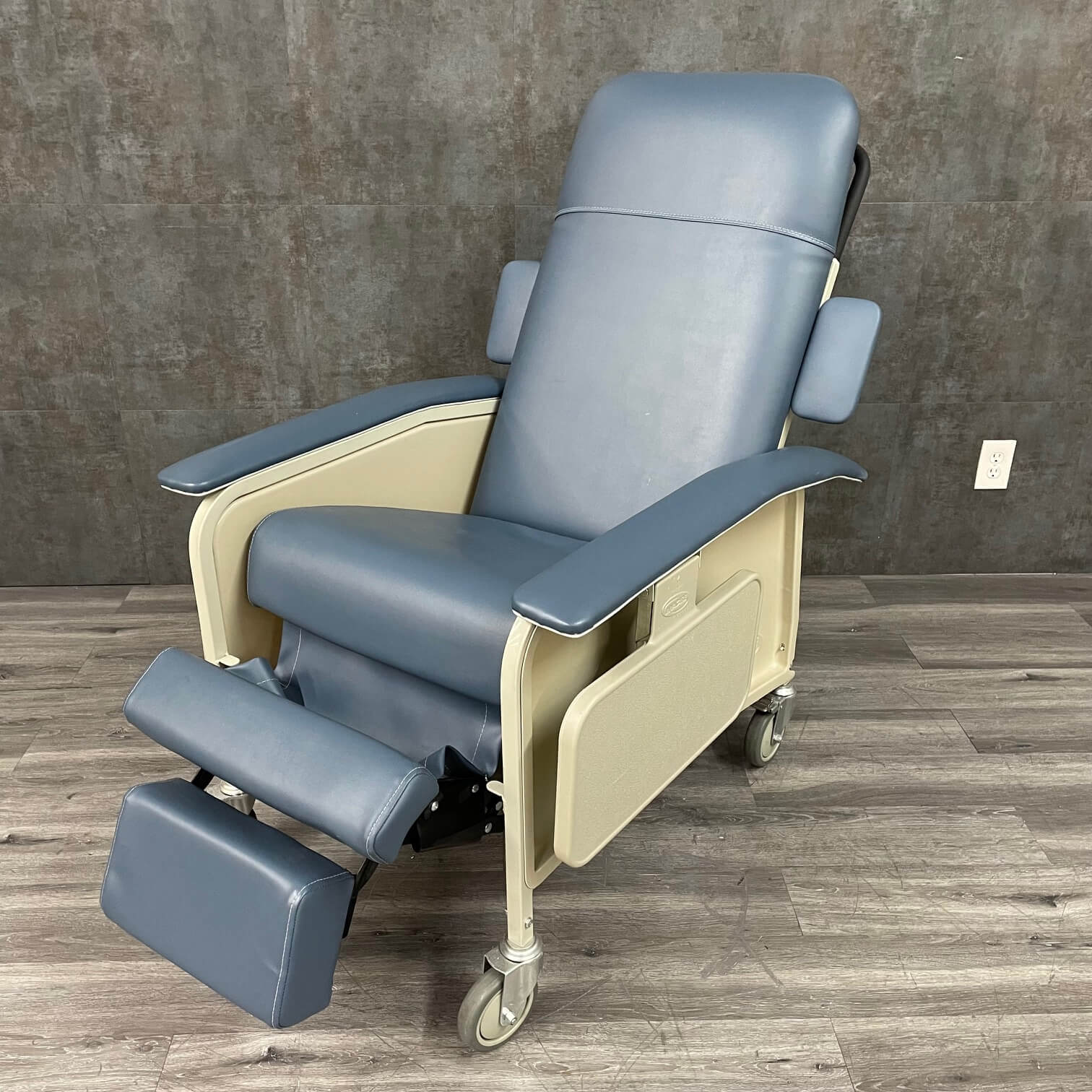 Invacare Clinical 3 Position Recliner – Angelus Medical And Optical