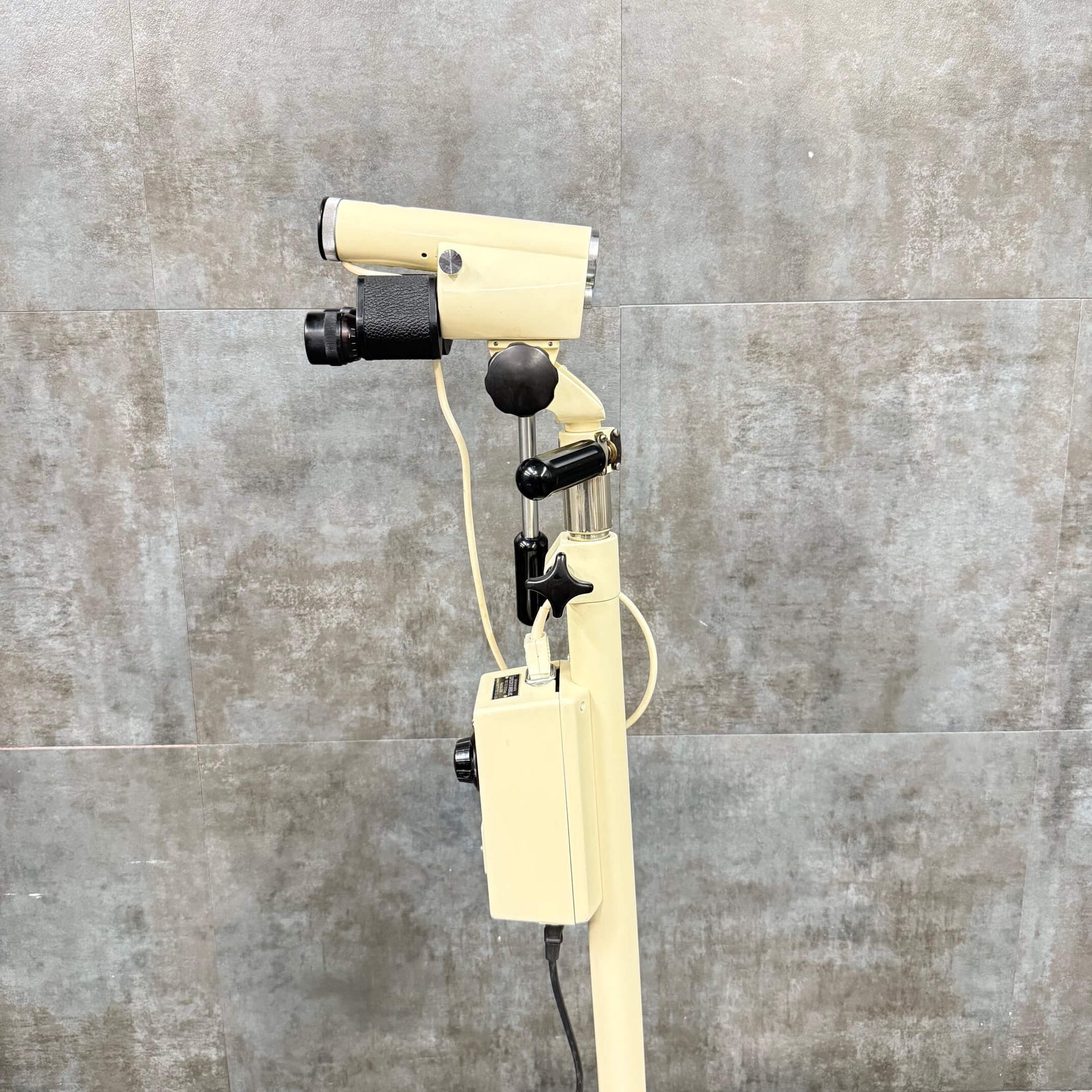 Colposcope for OB/GYN Clinics Los Angeles