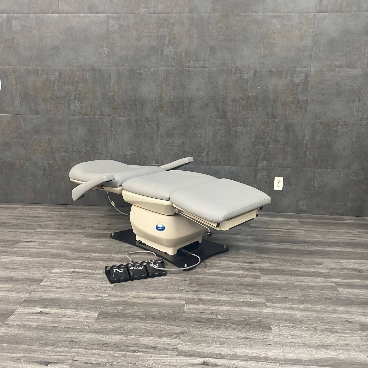 MTI 527 Podiatry Chair