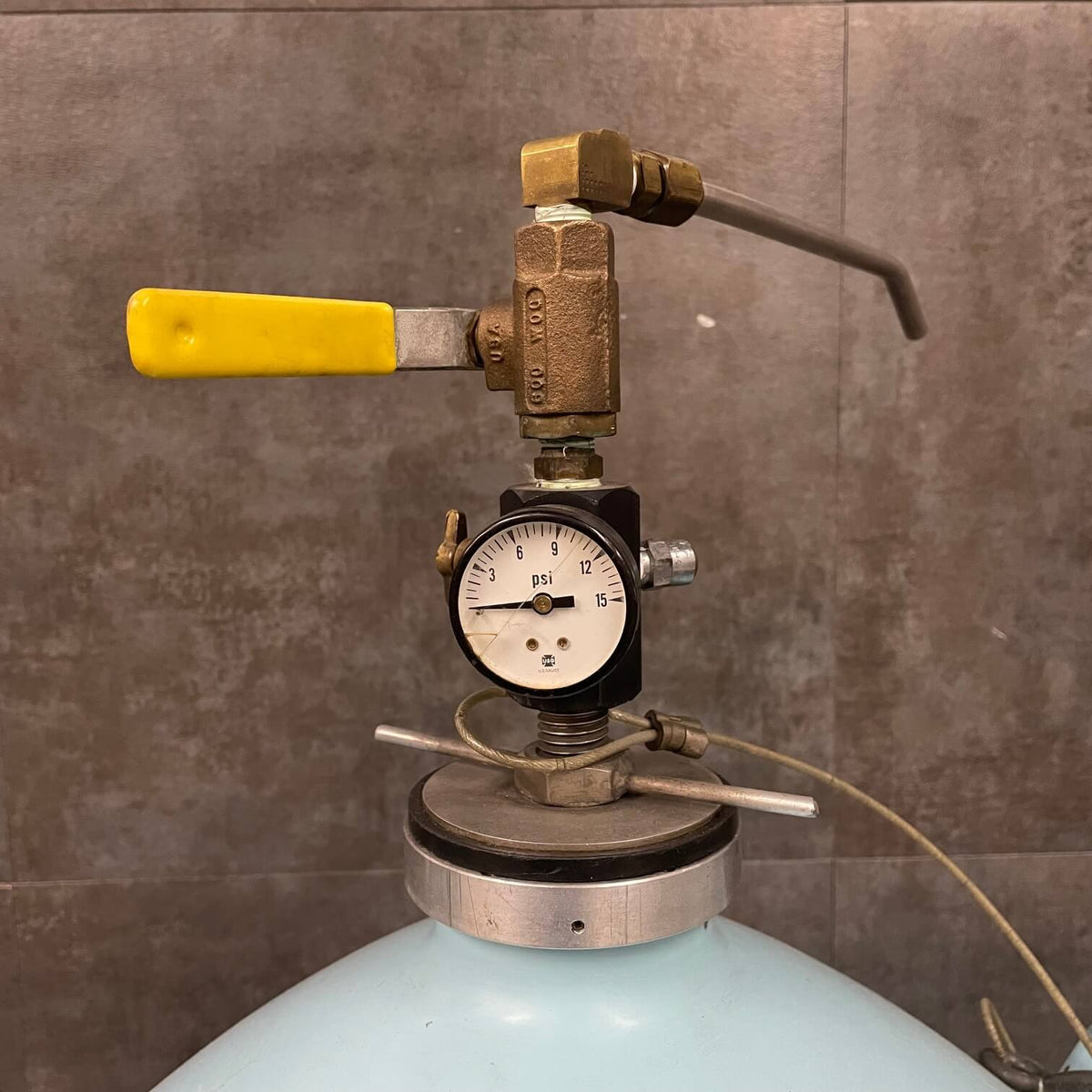Lab 20 Discharge Device MVE Lab 30 Liquid Nitrogen Storage w Manual Discharge Device for sale ...