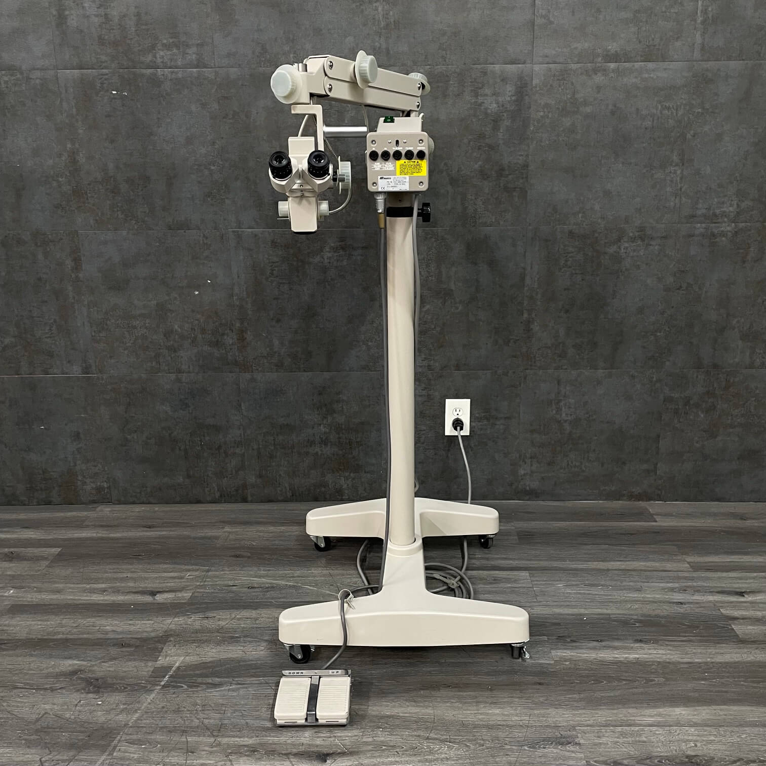 High-precision optical surgical microscope for clinical use Price
