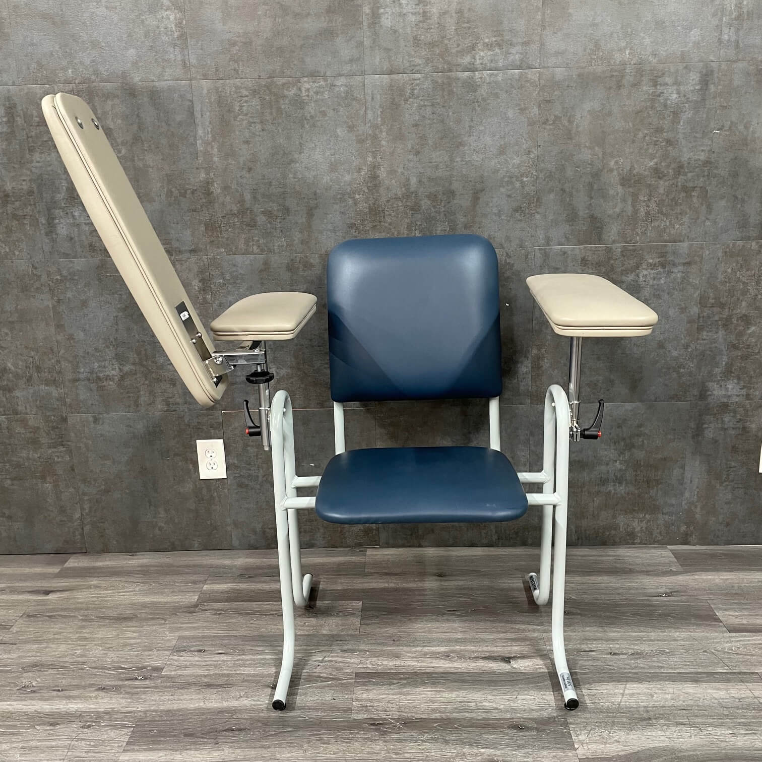 Mckesson Entrust Phlebotomy Chair -Angelus Medica