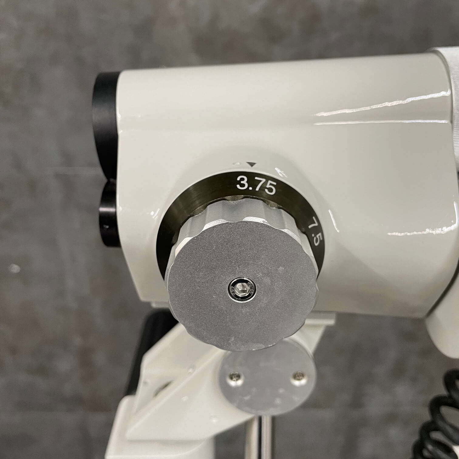 Control panel and light adjustment settings on PSS869 colposcope