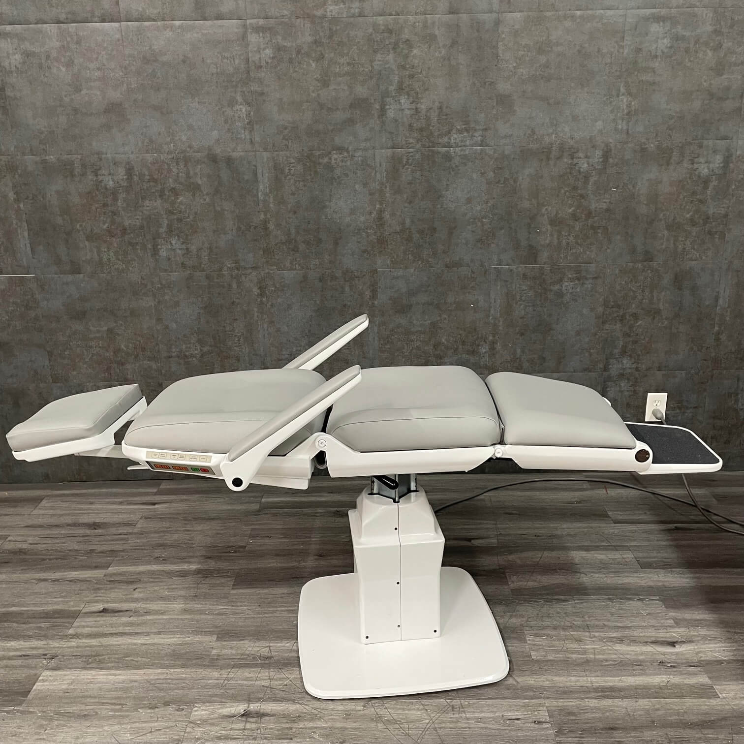 Midmark 491 Exam Chair