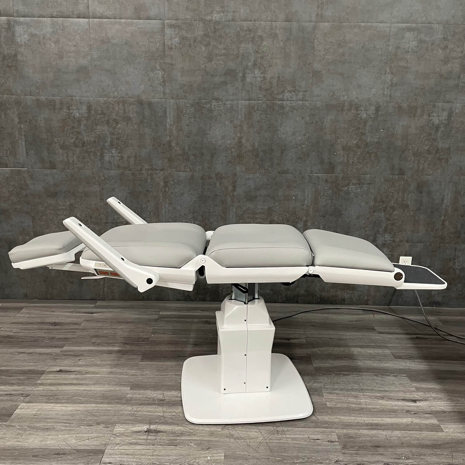 Midmark 491 Exam Chair