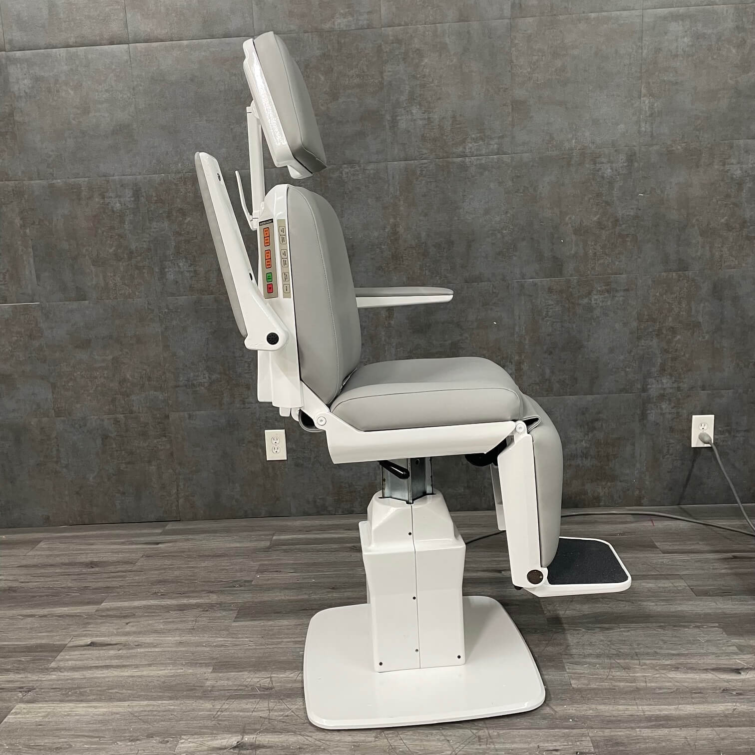 Midmark 491 Exam Chair