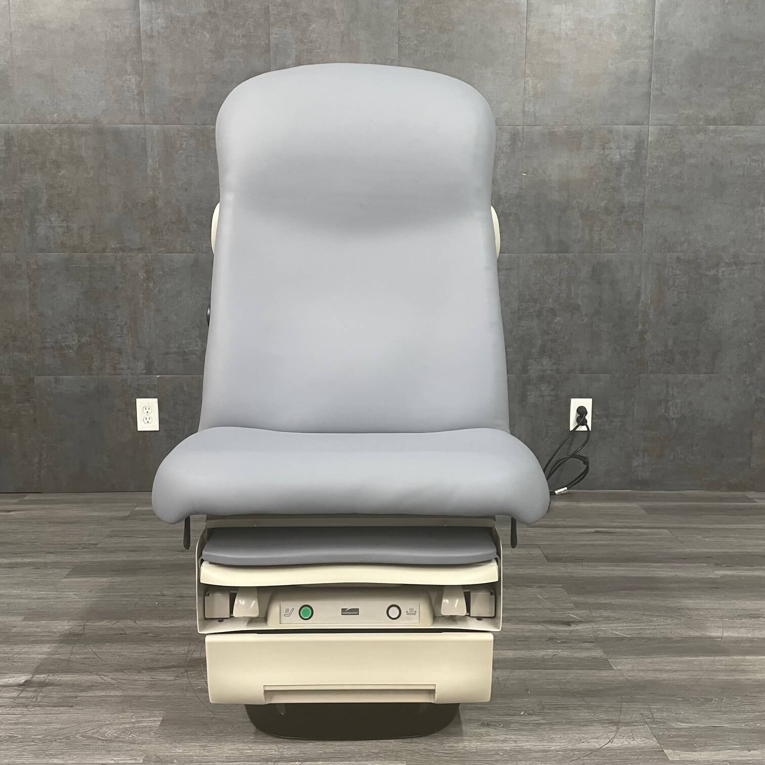 Midmark 623 full power exam table
I