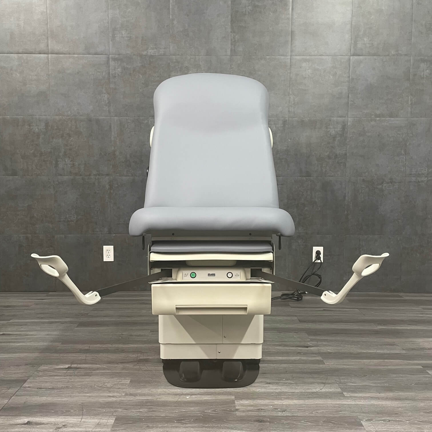 Midmark 623 full power exam table
I