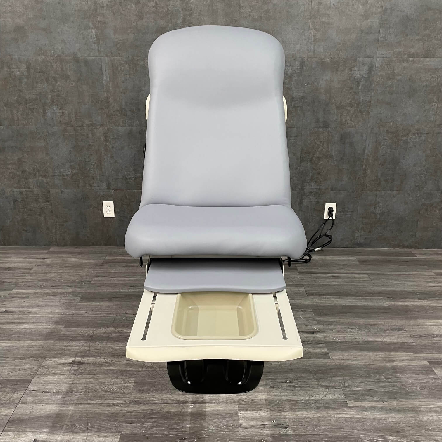 Midmark 623 full power exam table
I