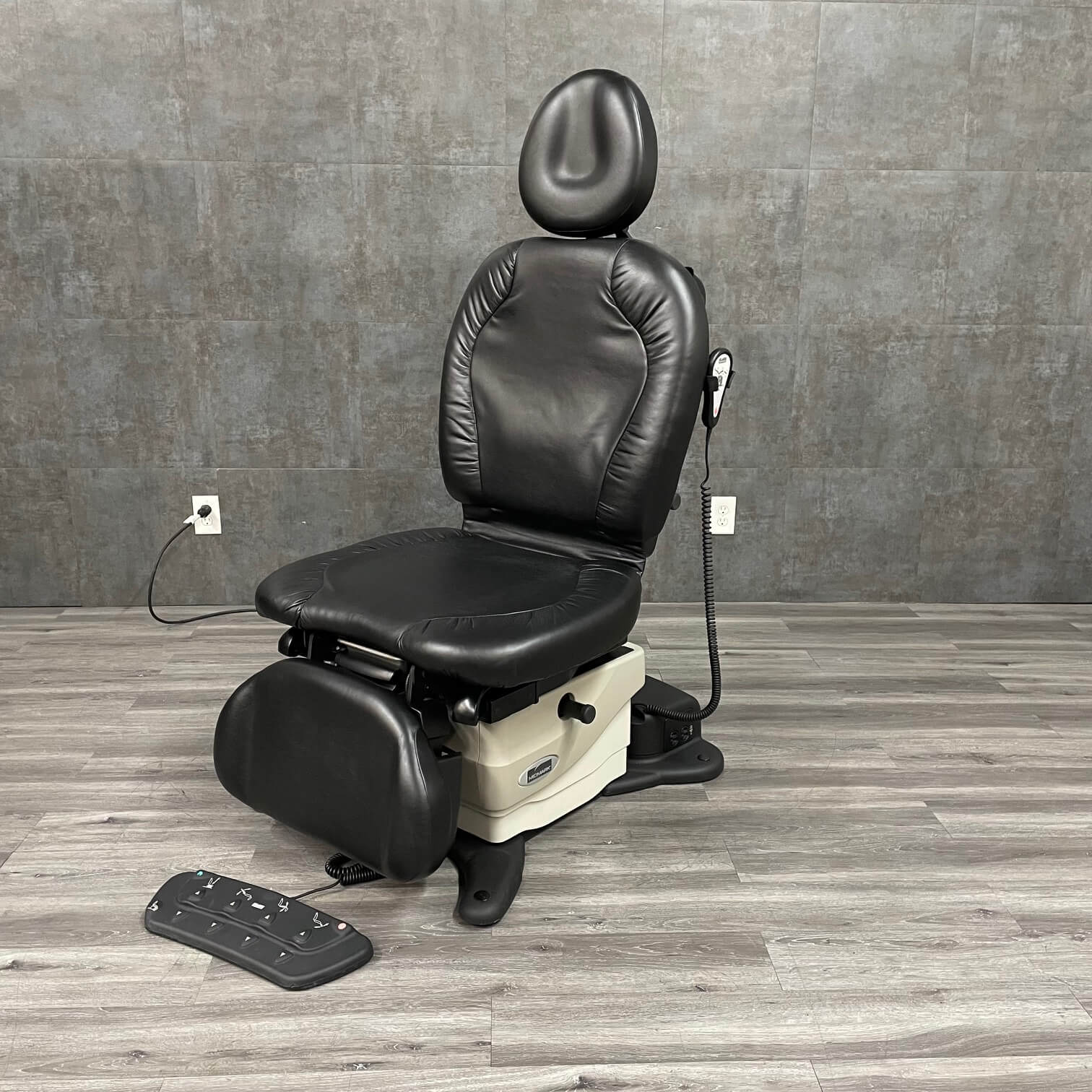 - Refurbished Midmark 630 Humanform Procedure Chair with seamless upholstery in black color