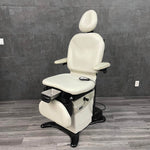 Midmark 630-020 human form programmable exam chair with pull out tray for procedures